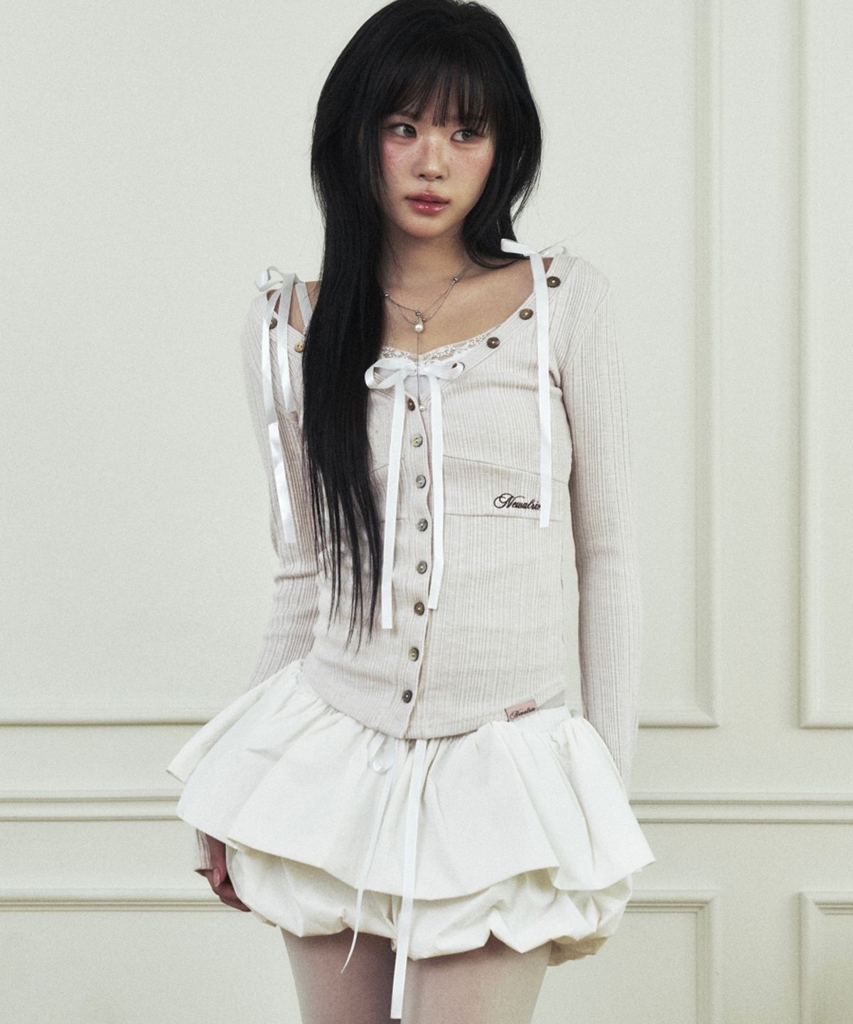 뉴얼린(NEWALRIN) Ria Neck Button Knit Top Melange Light Pink