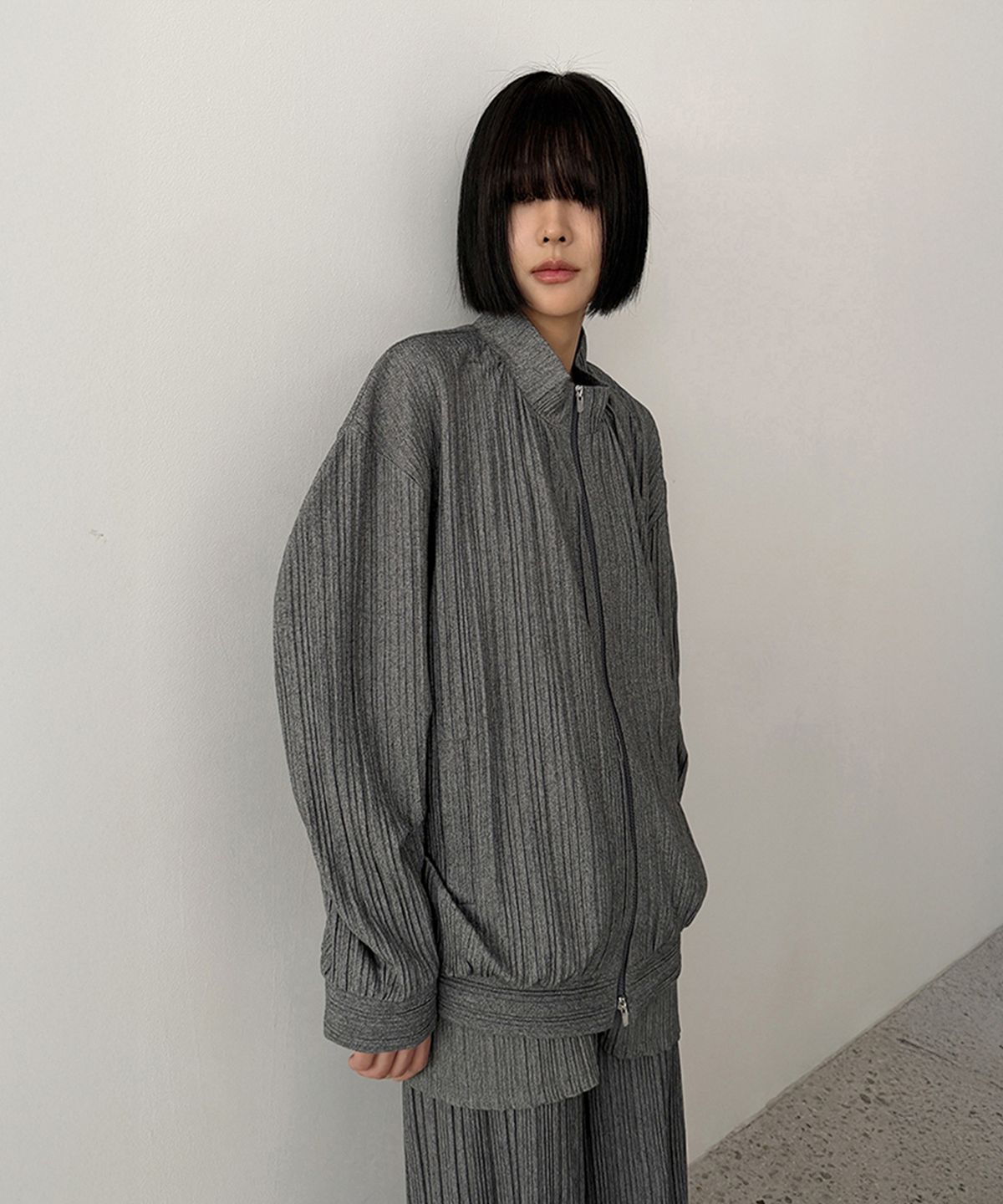 오엔이(ONE) 플리츠벌룬집업_그레이