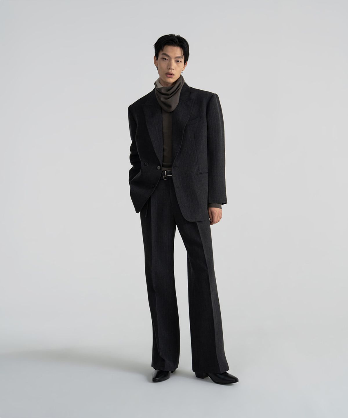 노이스(NOICE) (UNI) VIRGIN WOOL BELTED FLARED PANTS - CHARCOAL GREY
