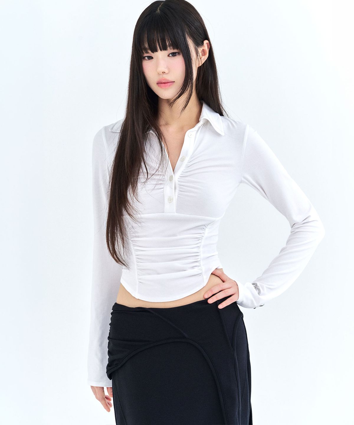 리메크(LIEMÉQUE) 커브라인 카라 셔링 롱슬리브 화이트