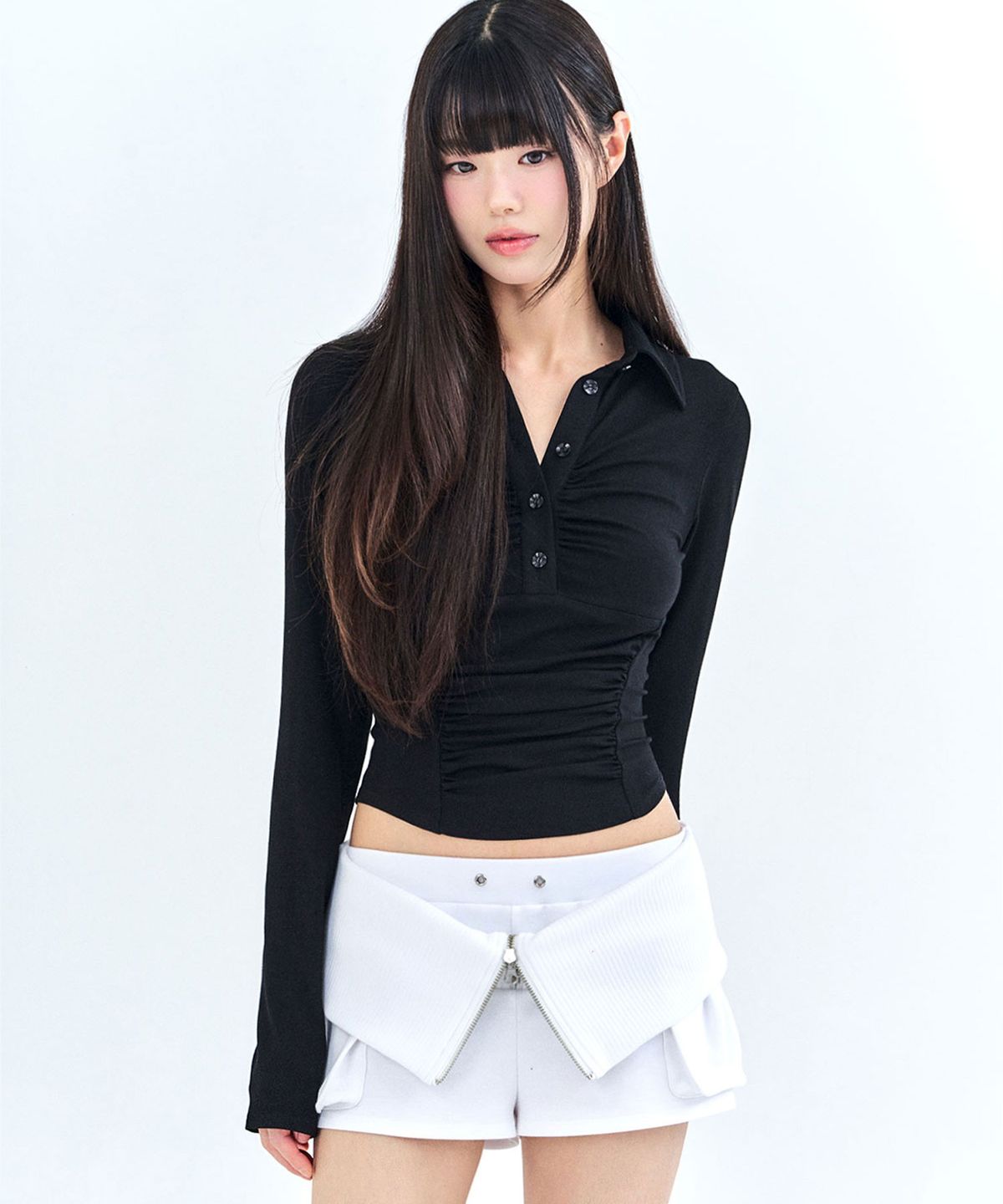 리메크(LIEMÉQUE) 커브라인 카라 셔링 롱슬리브 블랙