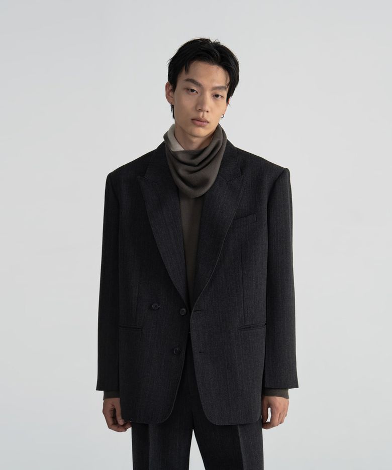 (UNI) VIRGIN WOOL PEAKED LAPEL JACKET - CHARCOAL GREY