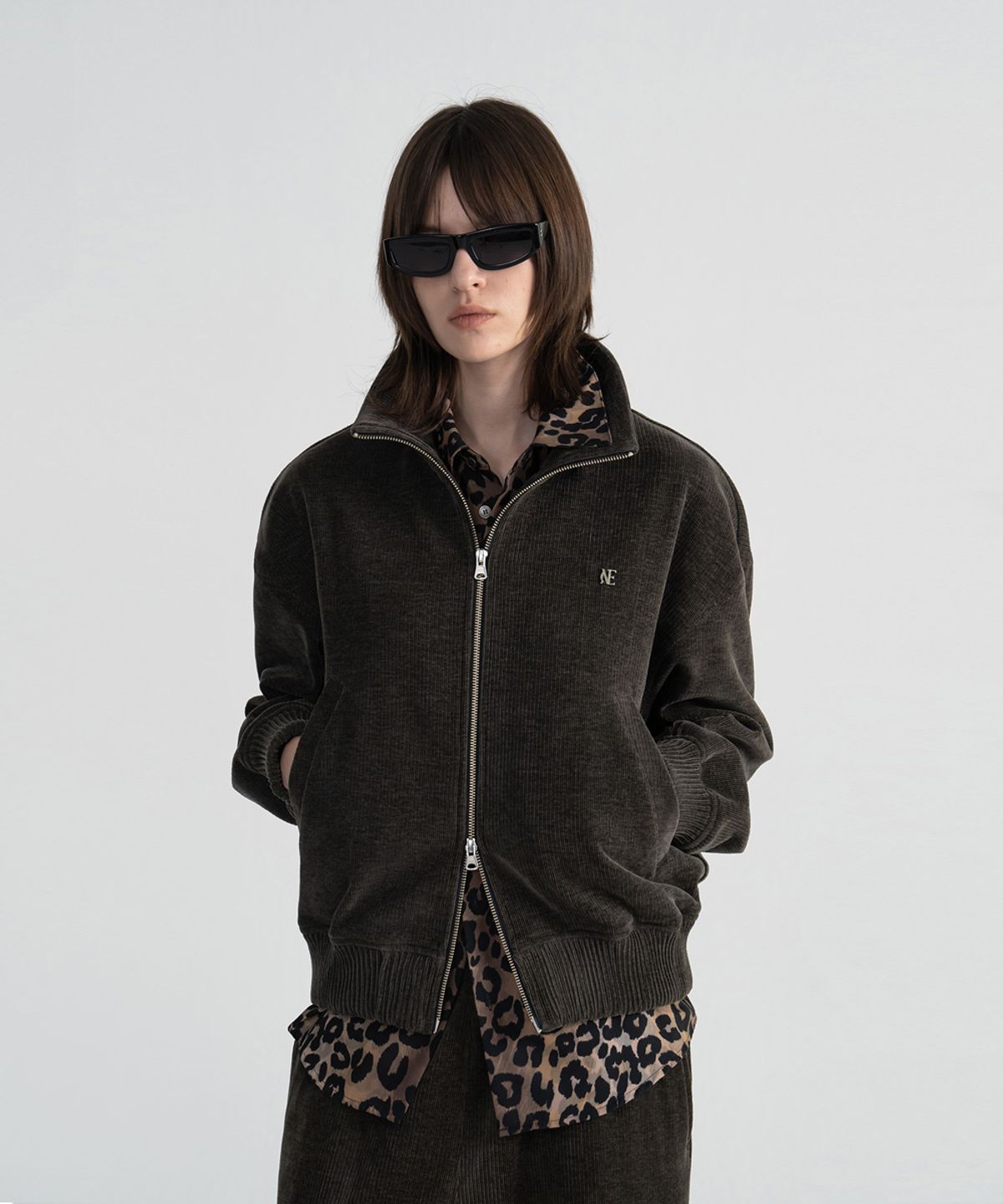 노이스(NOICE) (UNI) CHENILLE RIBBED TRACK JACKET - DARK KHAKI