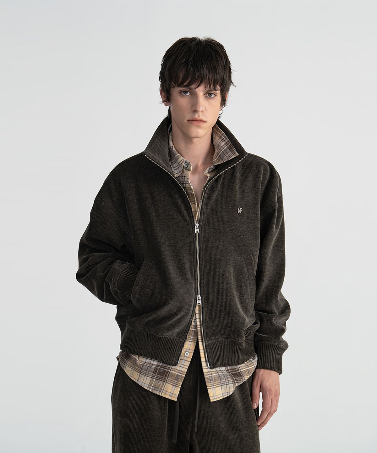 노이스(NOICE) (UNI) CHENILLE RIBBED TRACK JACKET - DARK KHAKI