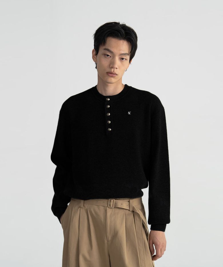 MERINO WOOL HENLEY NECK SWEATER - BLACK