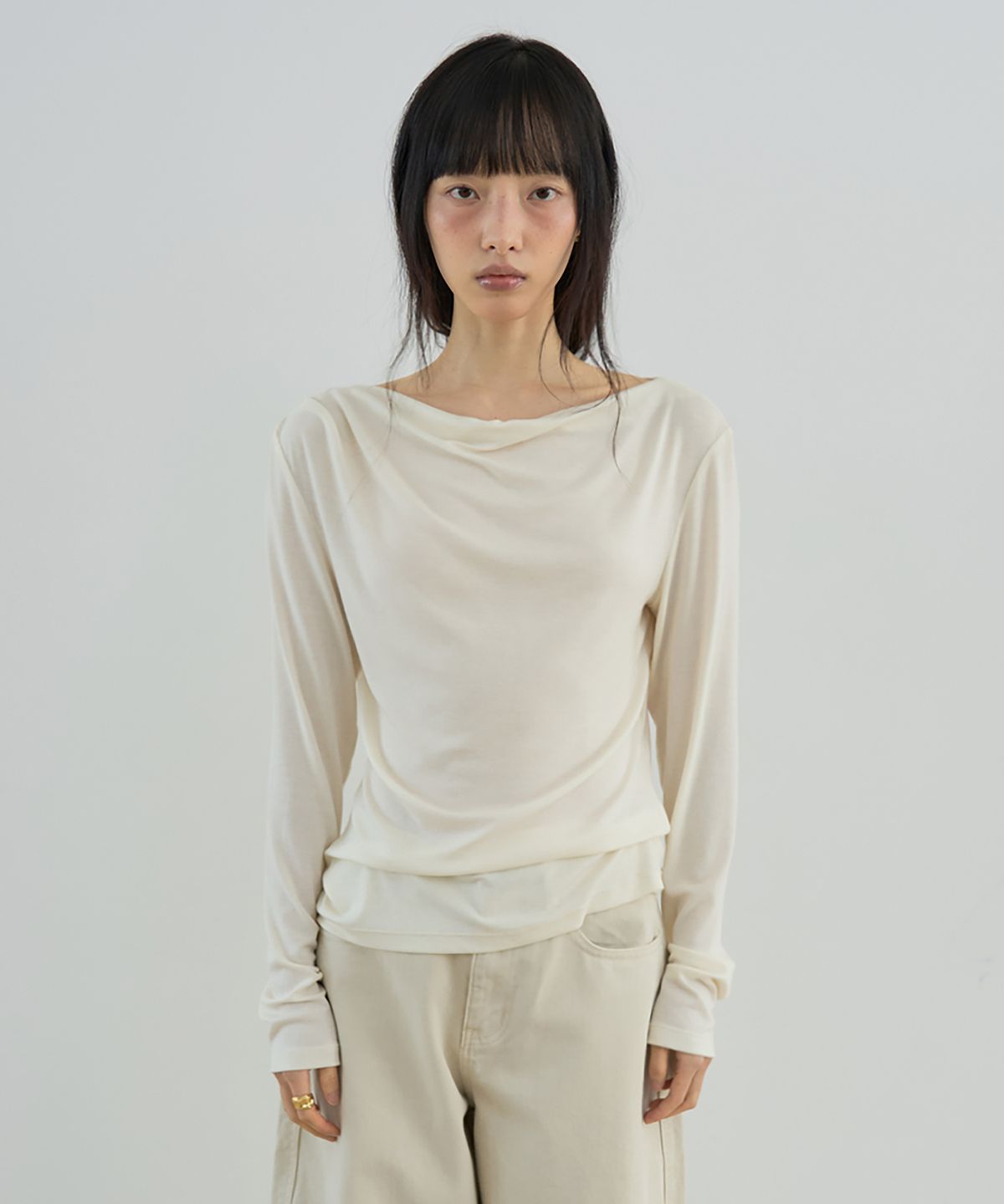 노이어 포 우먼(NOIRER FOR WOMAN) 울 블렌드 카울 넥 롱 슬리브 (아이보리)