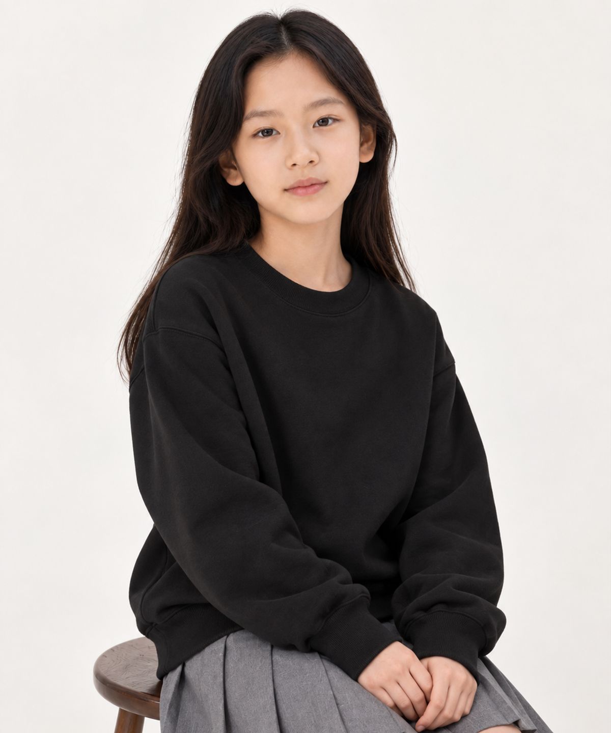 인디비주엘(INDIVIDUEL) 스테디웜 주니어 기모 맨투맨 티셔츠 - 블랙