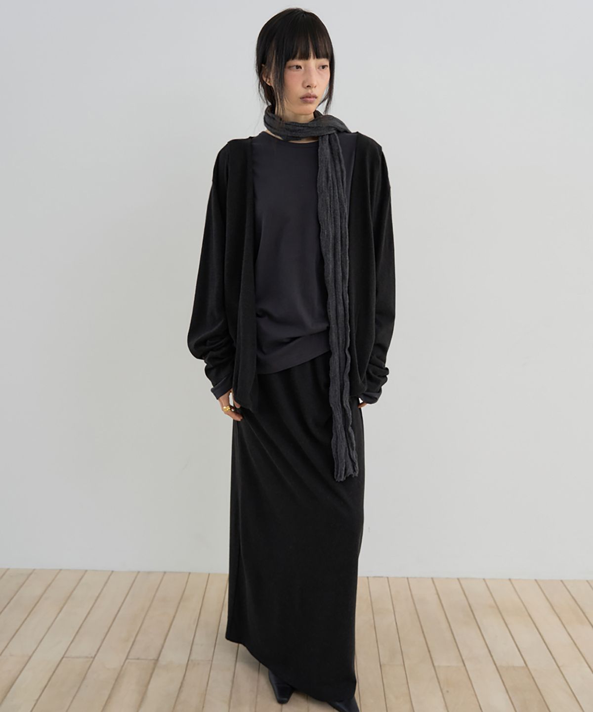 노이어 포 우먼(NOIRER FOR WOMAN) 앙고라 저지 밴딩 스커트 (블랙)
