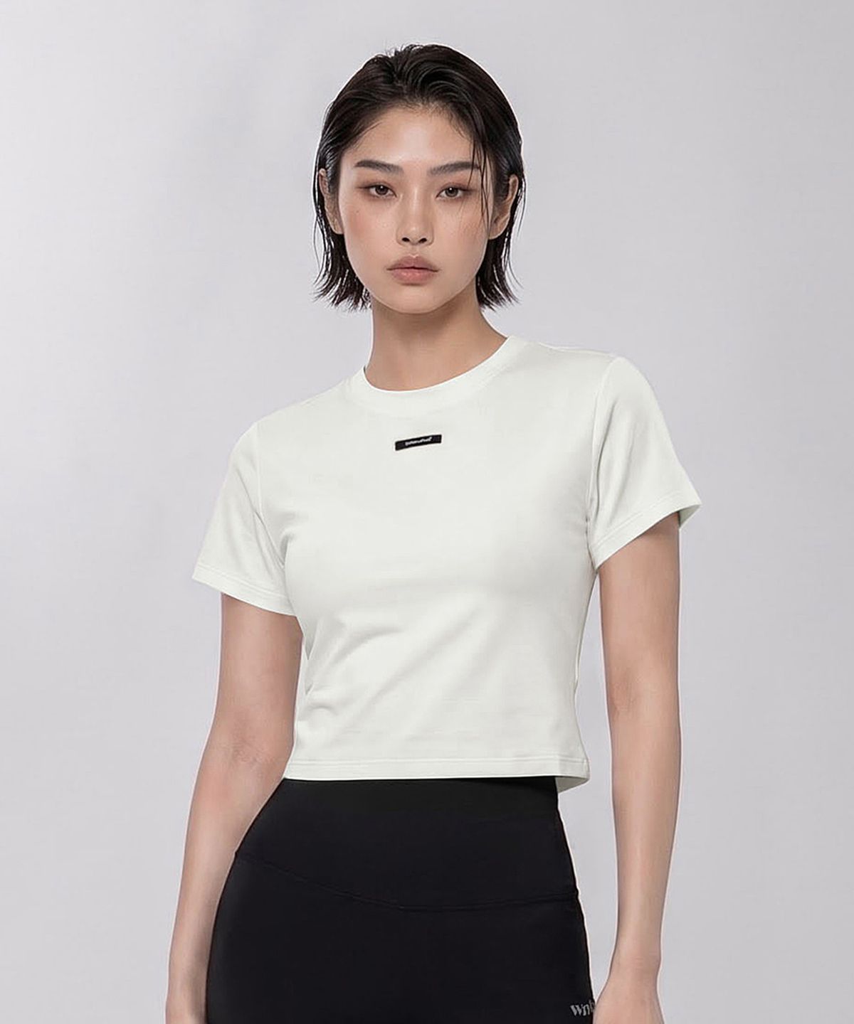 워너비즈핏(WANNABEZFIT) 에어로쿨 와이드숄더 세미크롭 숏슬리브 아이보리