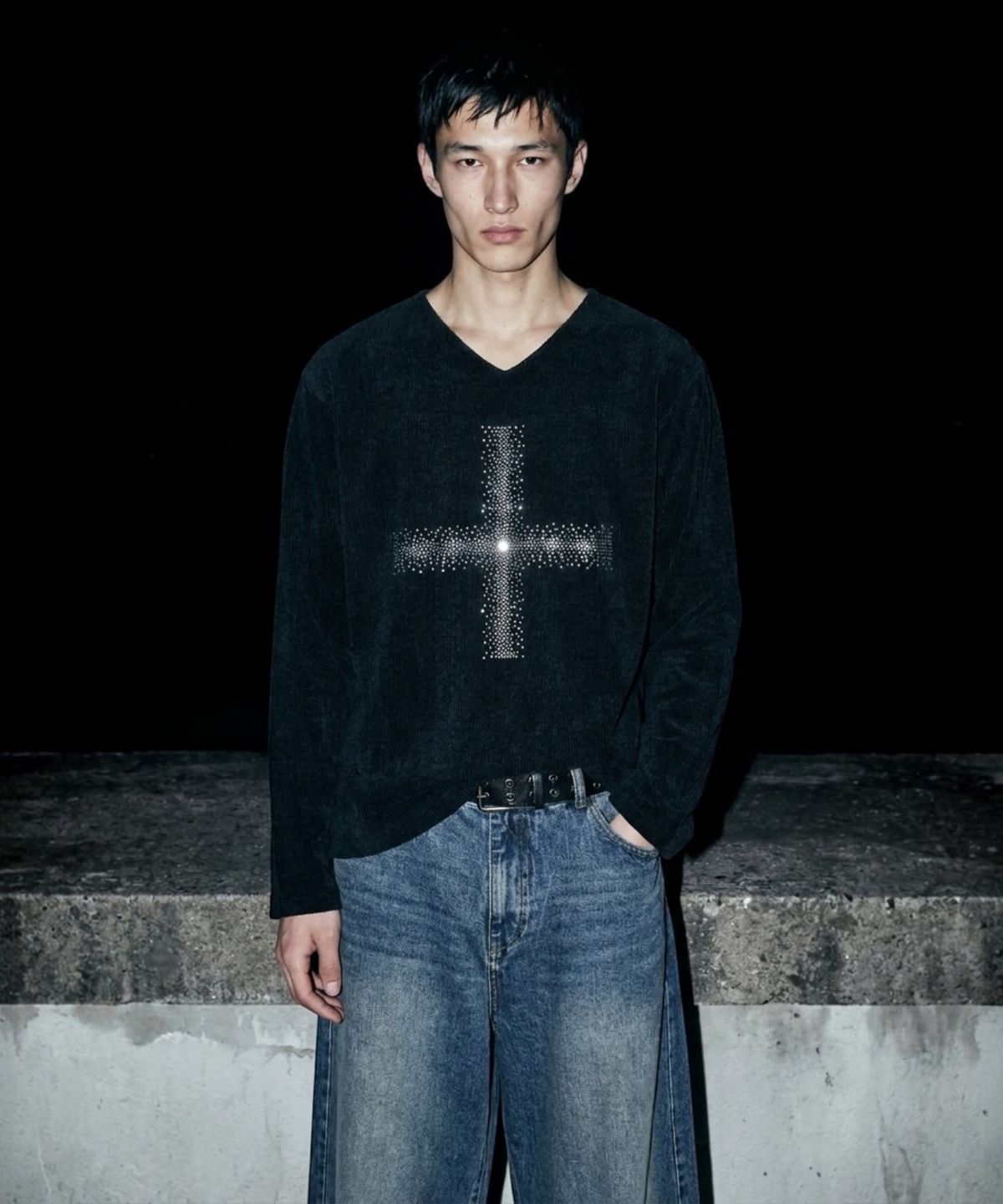 본슬리피(BORN SLIPPY) Crystal Cross Rib V Knit (Black)