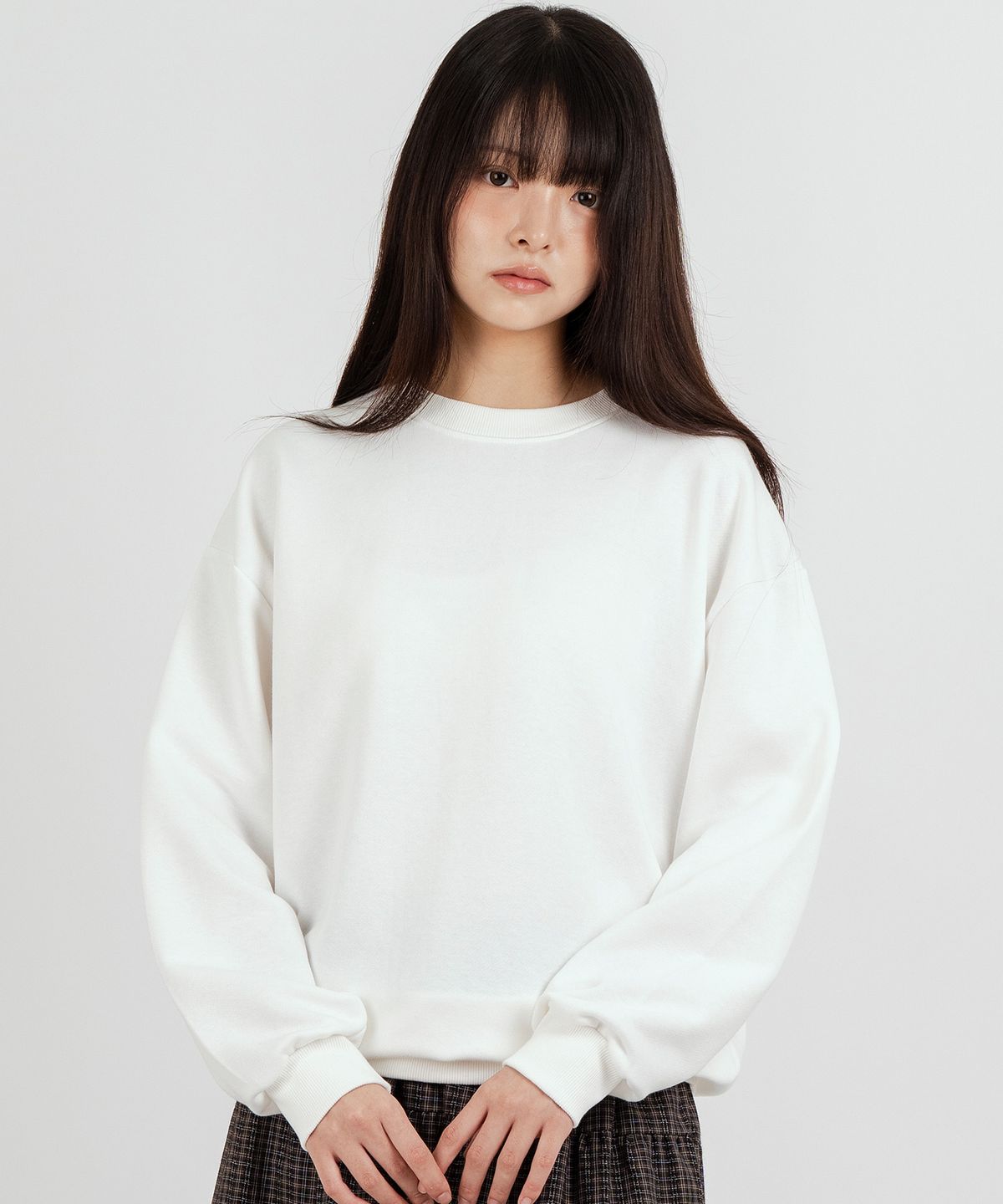 엘런아시(ELLENASSY) 무지 베이직 오버핏 맨투맨 아이보리