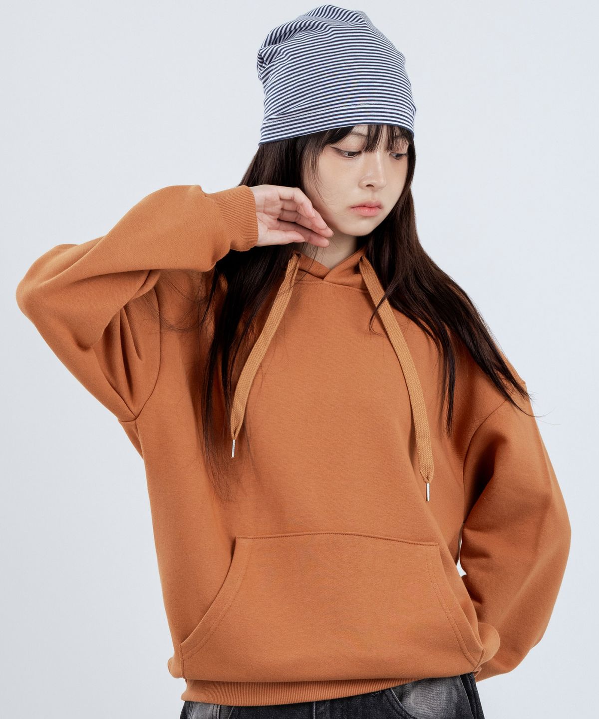 엘런아시(ELLENASSY) 무지 베이직 오버핏 후드 머스타드