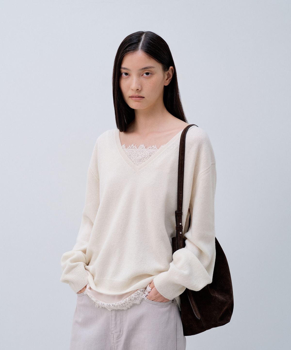 노티아(NOTIA) WOOL 100 DEEP V KNIT PULLOVER_IVORY