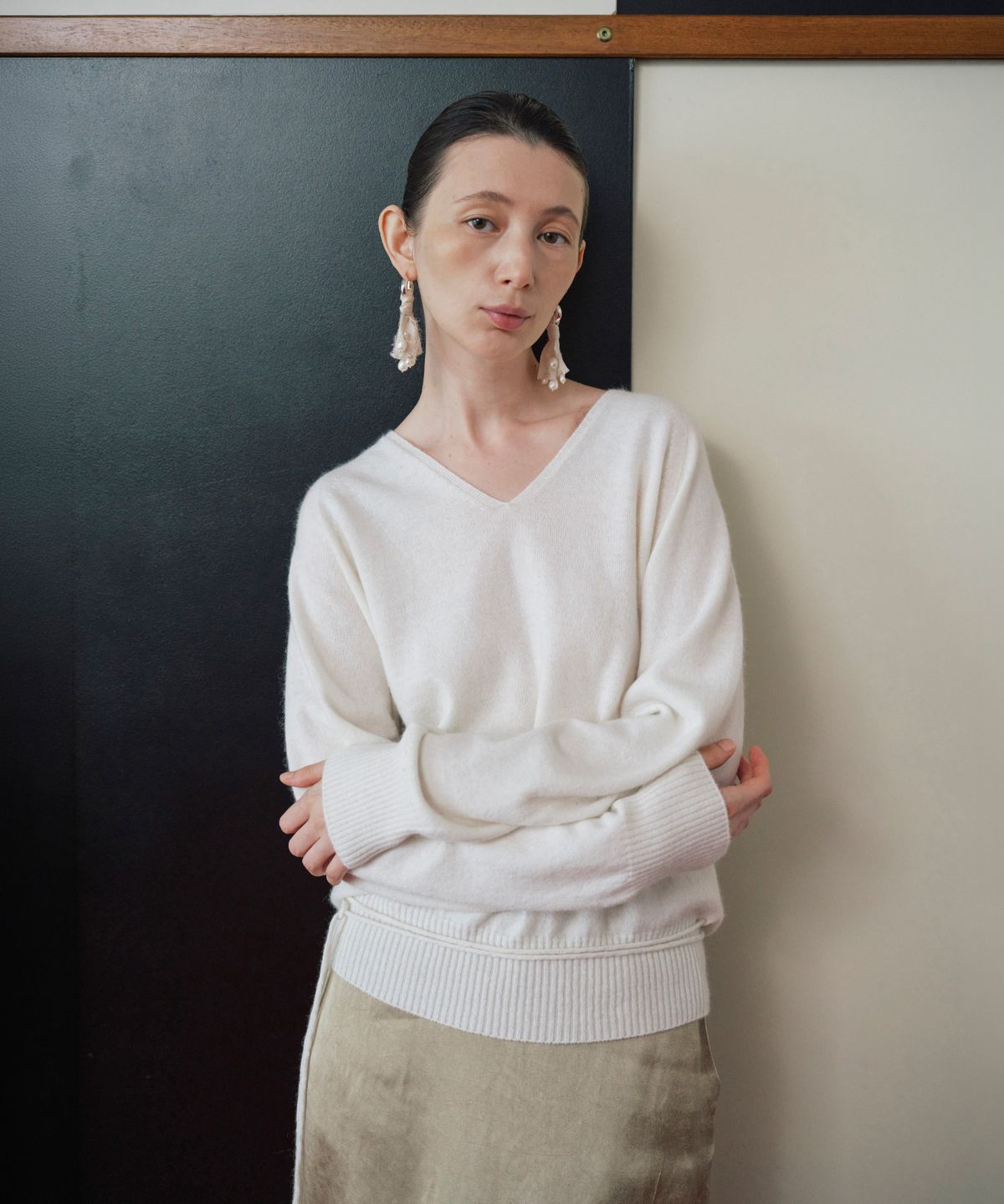 노티아(NOTIA) WHOLE GARMENT V NECK KNIT_IVORY
