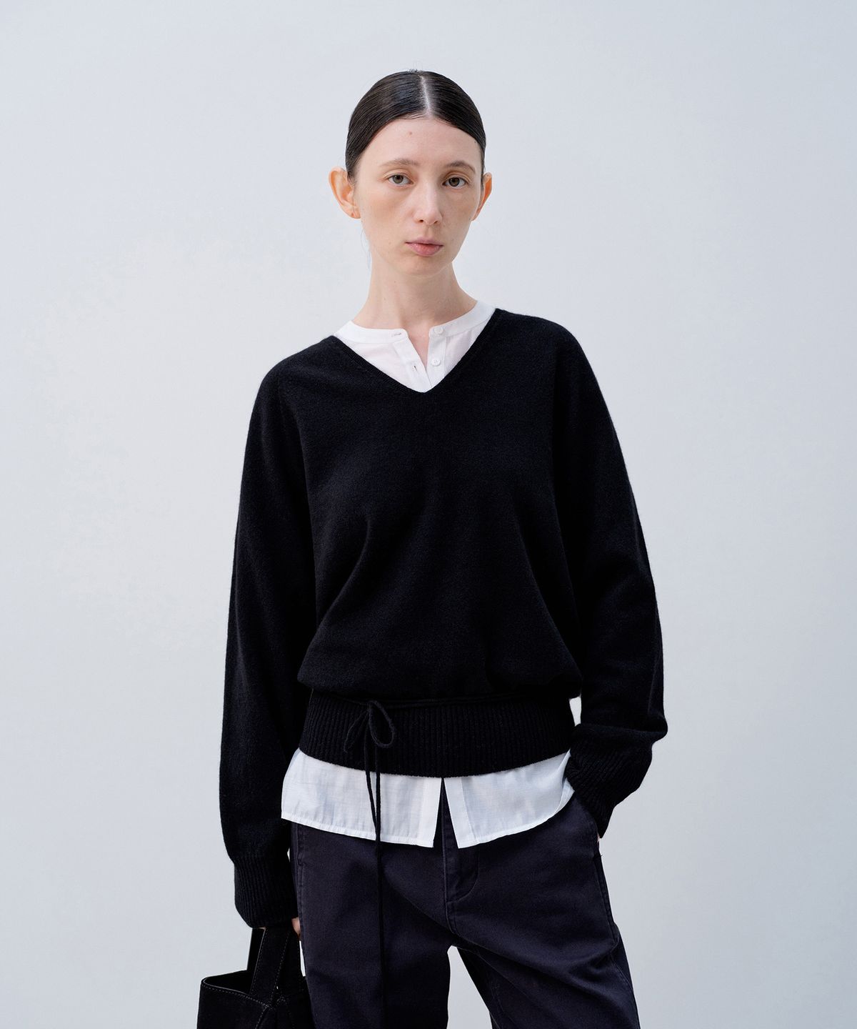 노티아(NOTIA) WHOLE GARMENT V NECK KNIT_BLACK