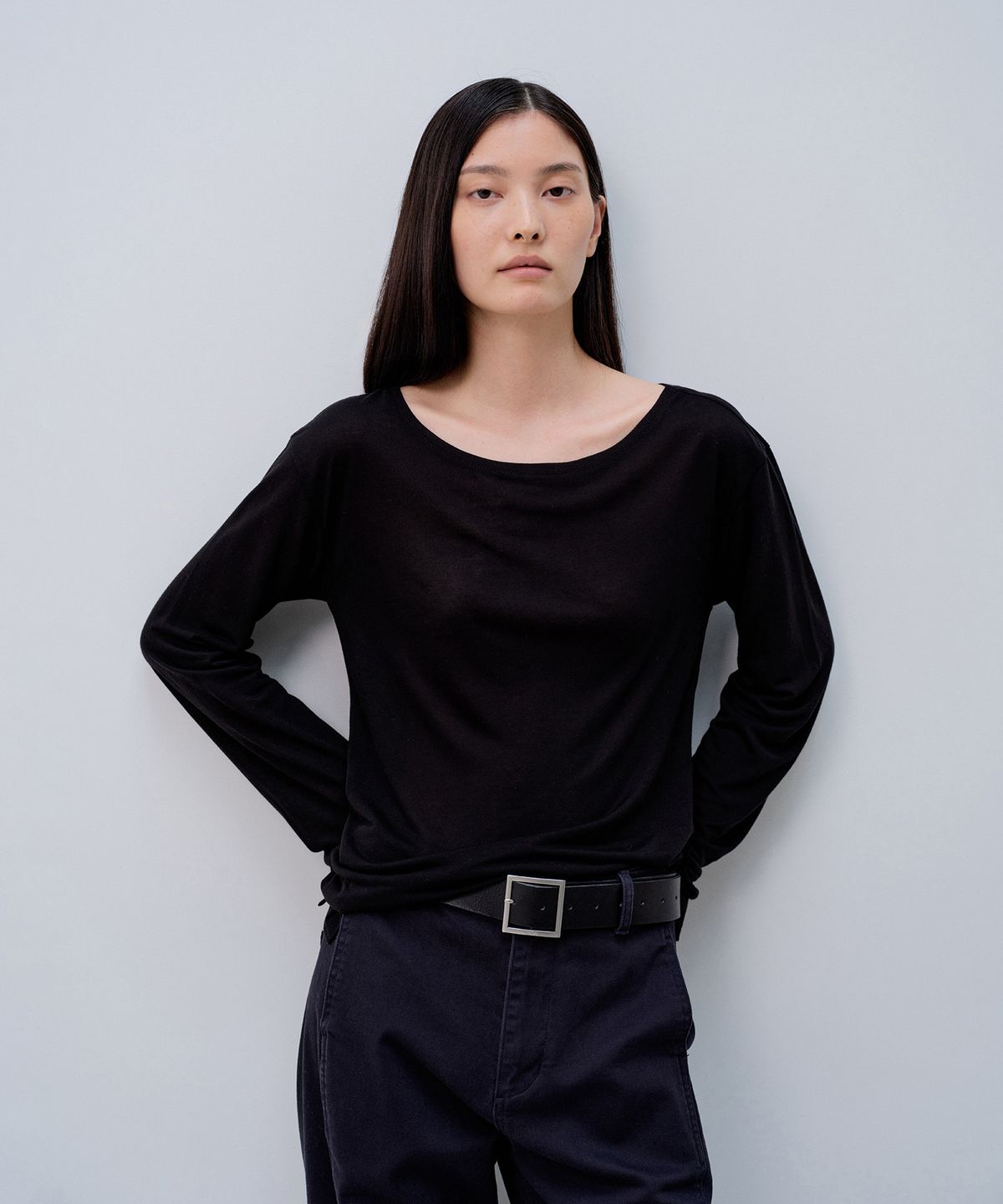 노티아(NOTIA) WIDE NECK T SHIRTS_BLACK