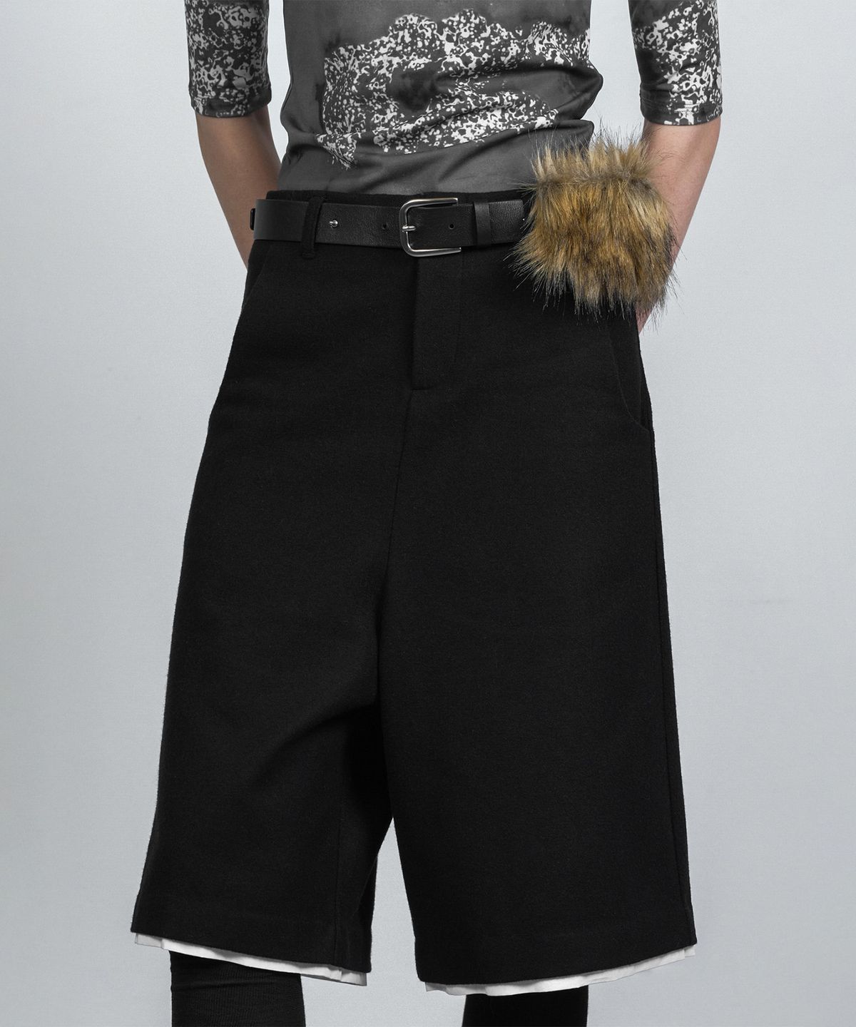 나체(NACHE) LAYERED WOOL WIDE SHORTS BLACK