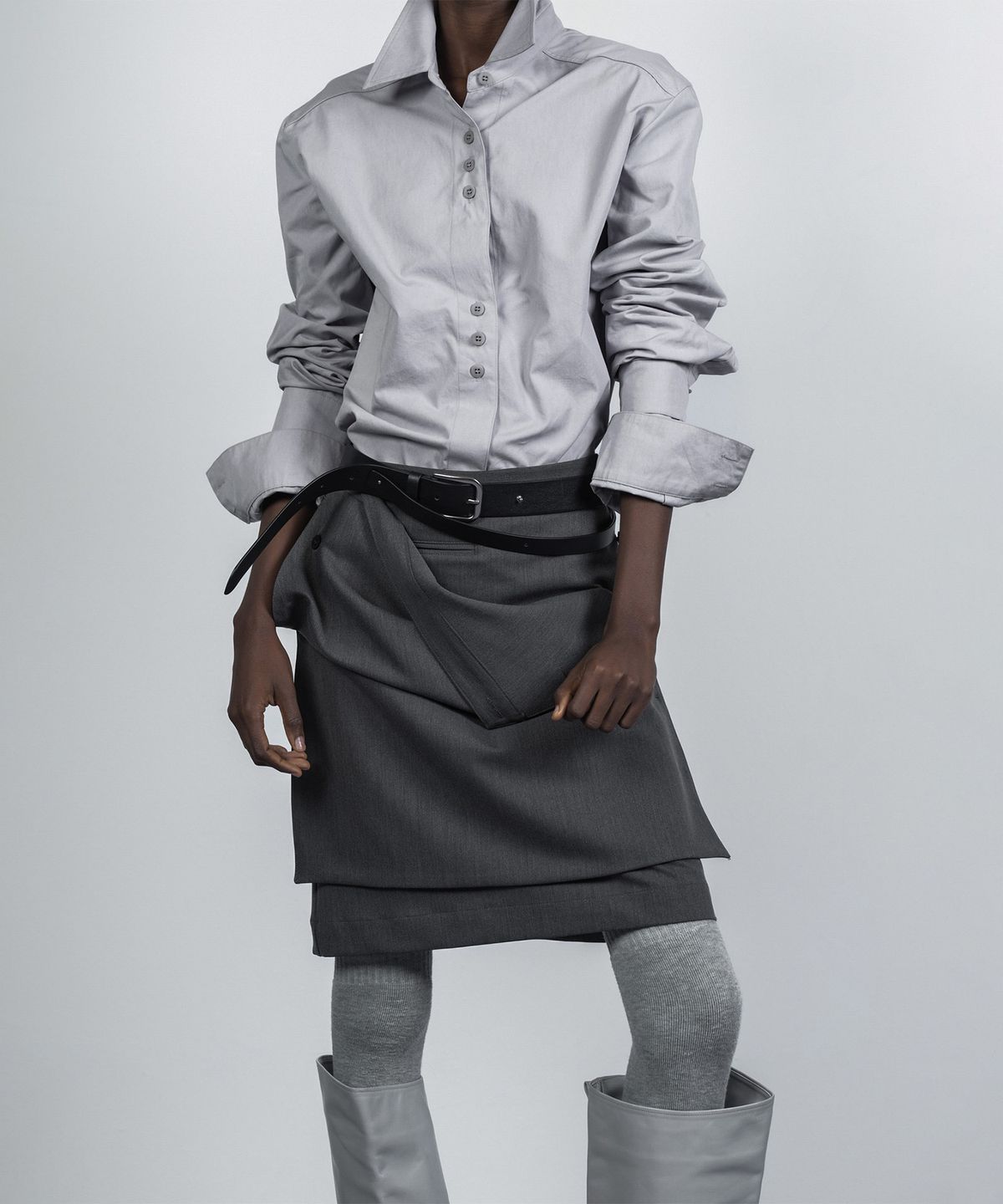 나체(NACHE) LAYERED BUTTON MIDI SKIRT MELANGE CHARCOAL