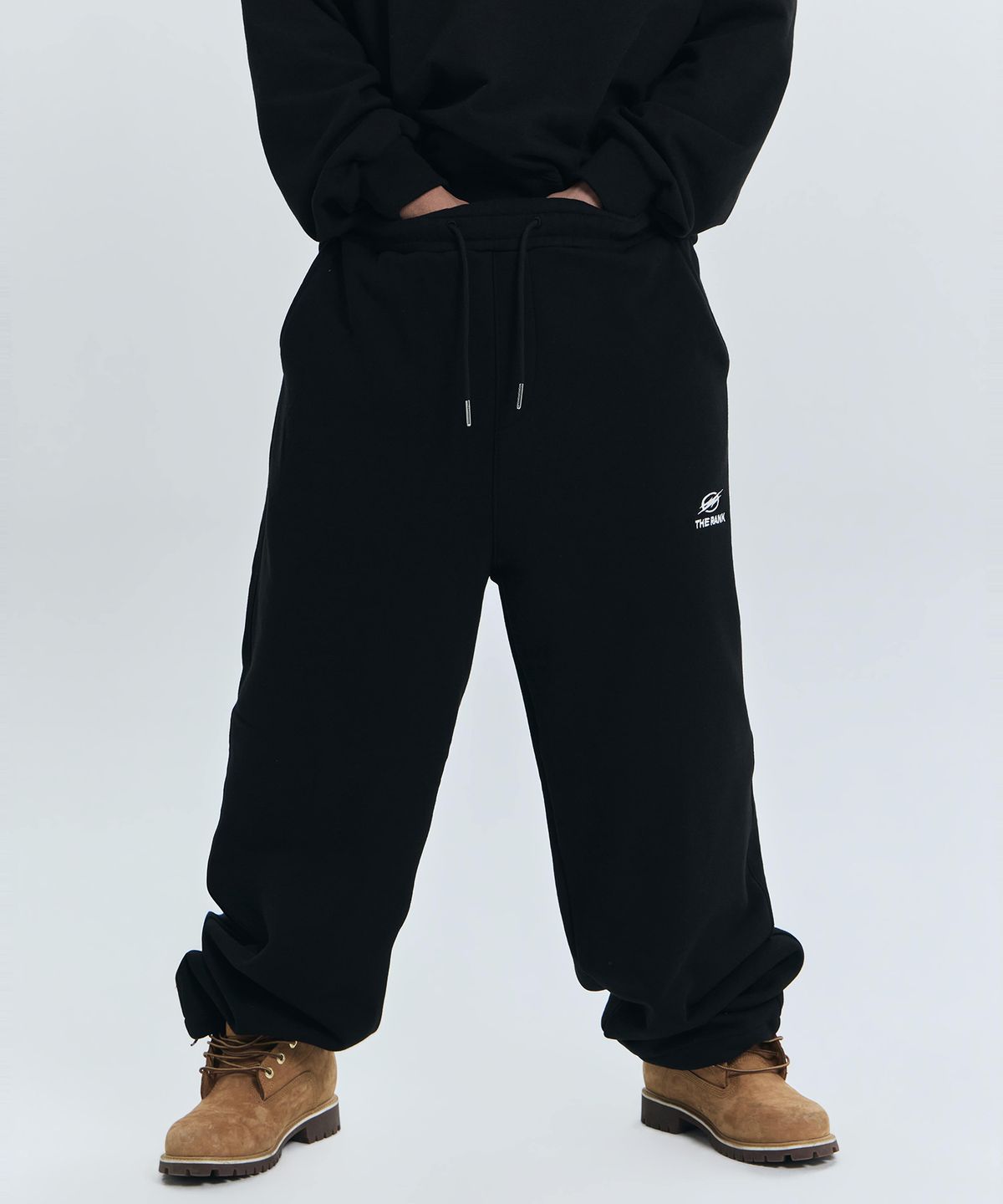 더랭크(THERANK) ESSENTIAL CORE SWEATPANTS [BLACK]