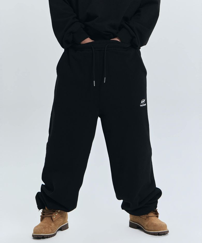 ESSENTIAL CORE SWEATPANTS [BLACK]