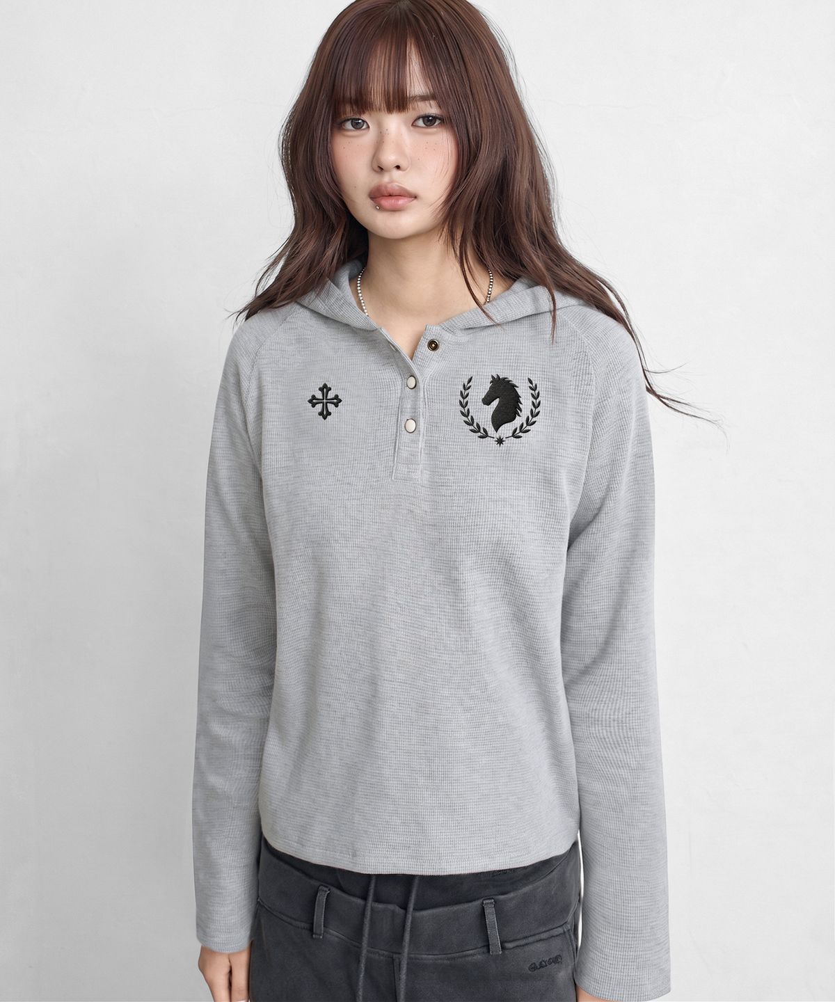 유젠(EUGGEN) 헨리넥 버튼 와플 후드 티셔츠_멜란지 그레이