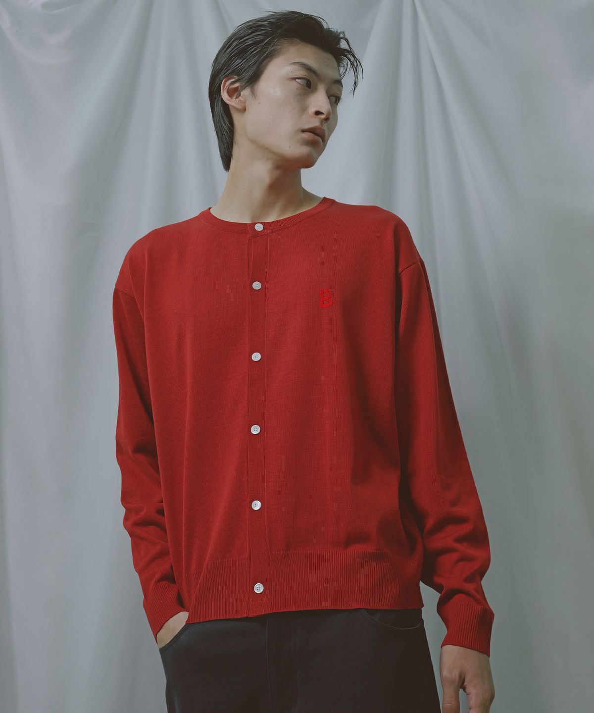 비욘드클로젯(BEYOND CLOSET) 럭스 게이지 로얄 버튼 가디건 레드