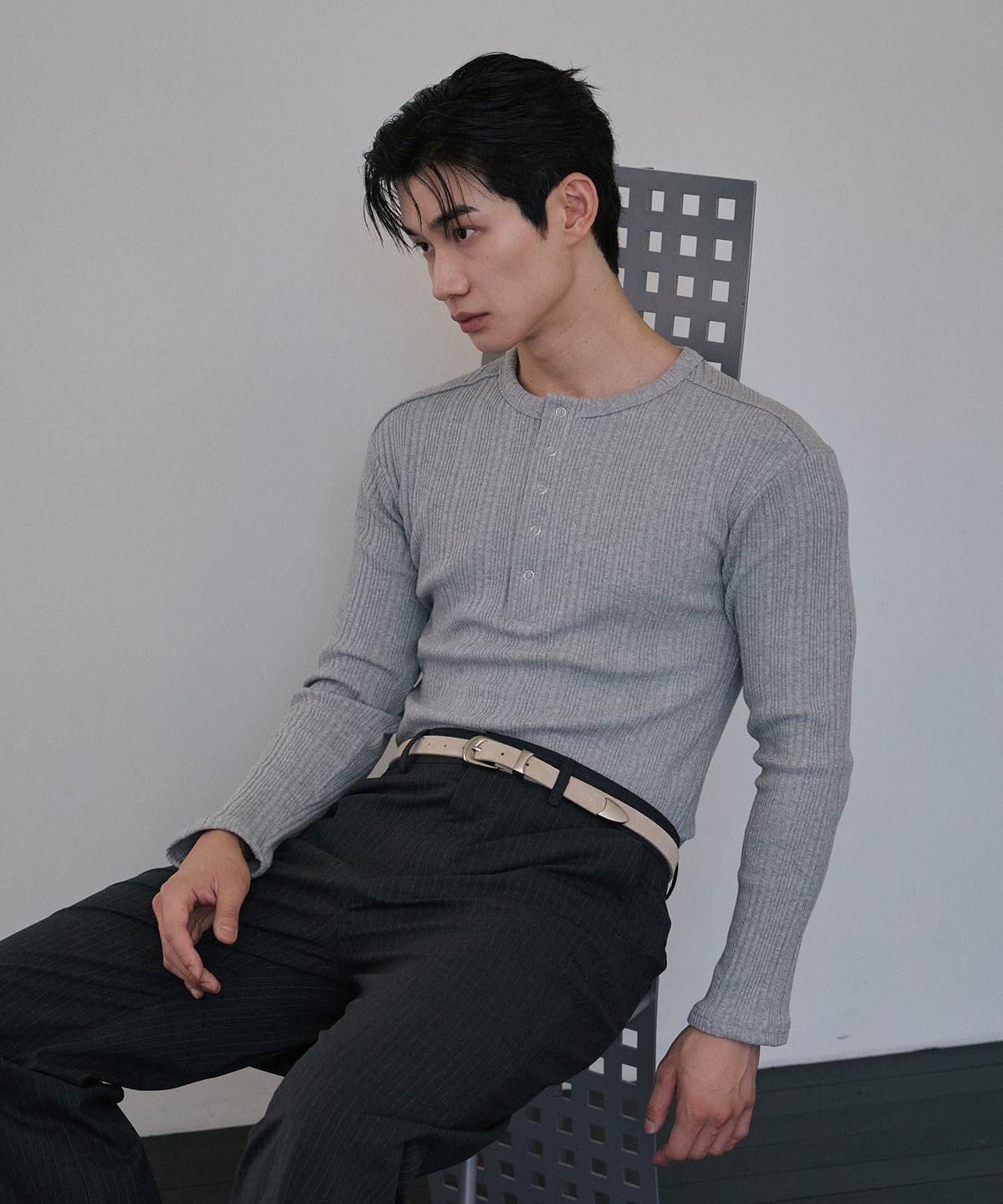 로랑서울(LAURANTSEOUL) Structured ribbed henley knit sleeves (Gray)