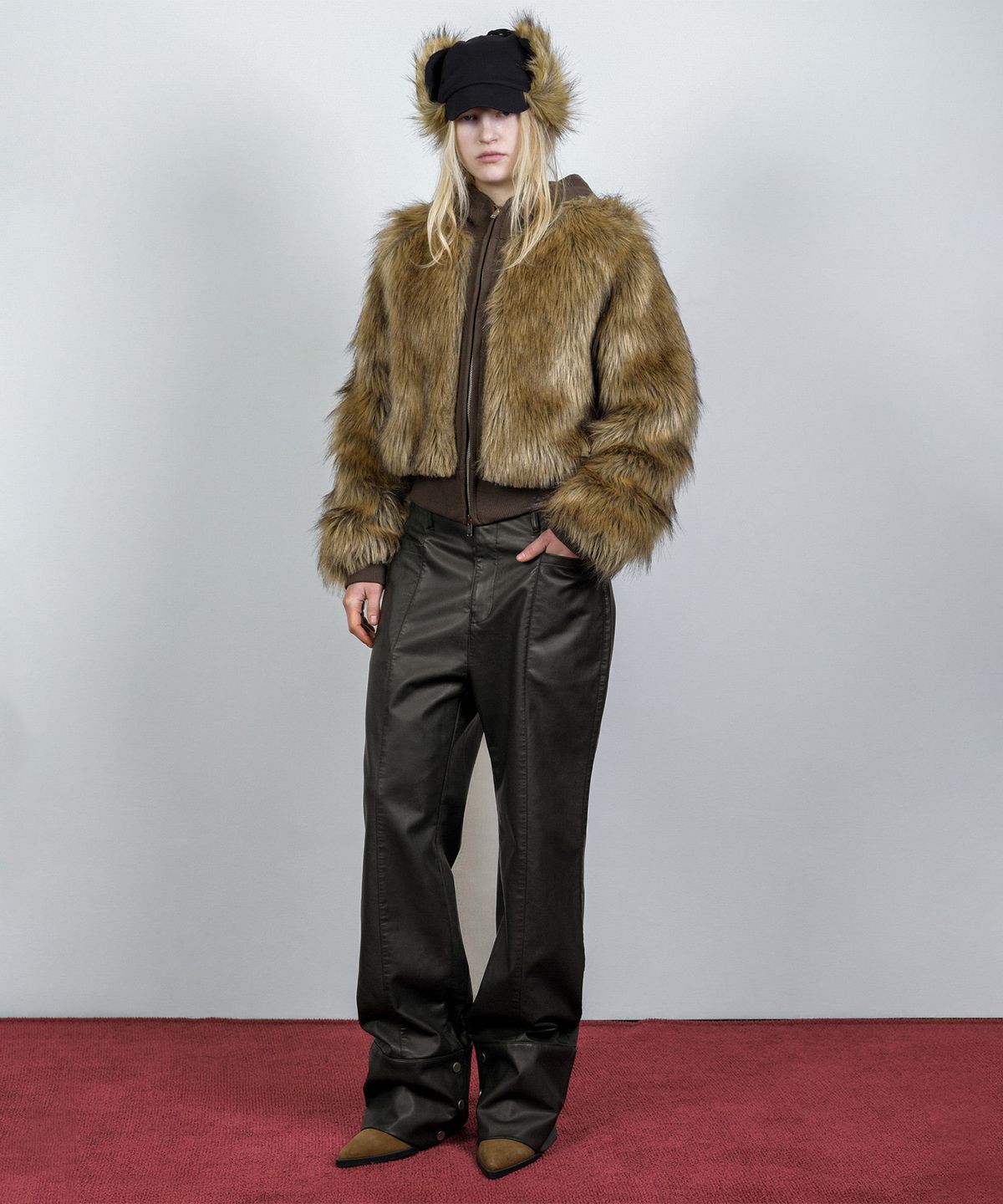 나체(NACHE) HOODIE CROP FAUX FUR JACKET KHAKI BROWN