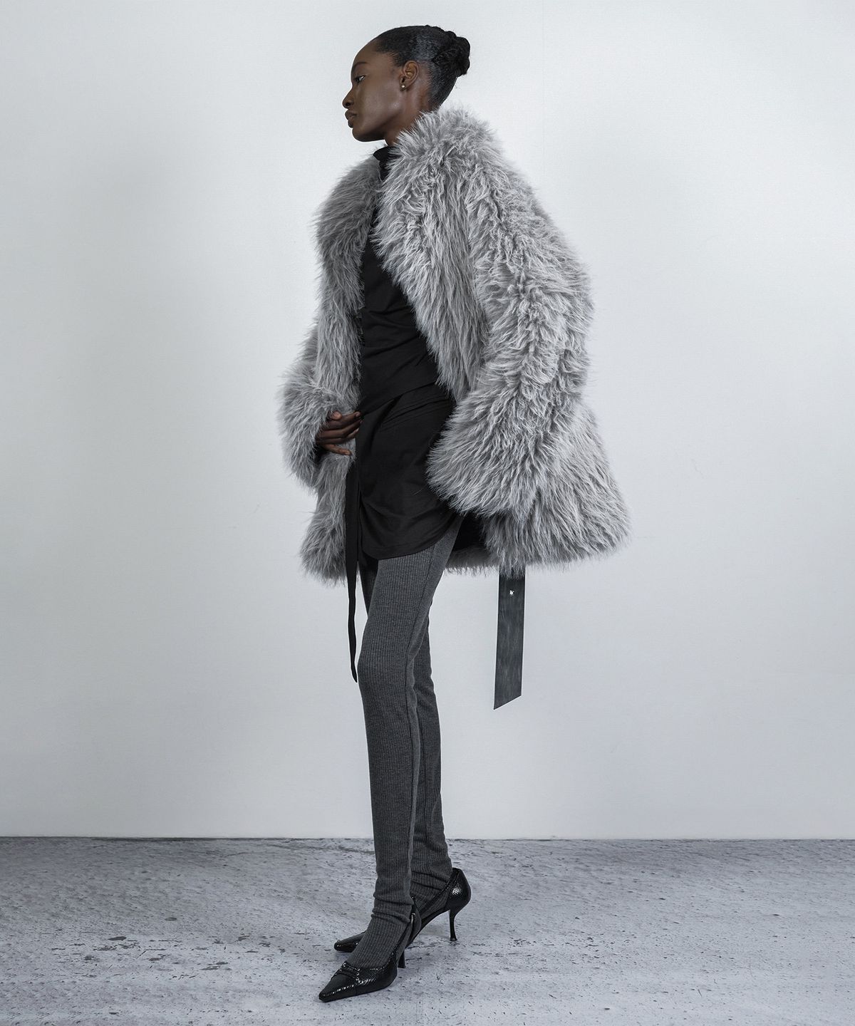 나체(NACHE) REVERSIBLE FAUX FUR LEATHER COAT STONE GRAY