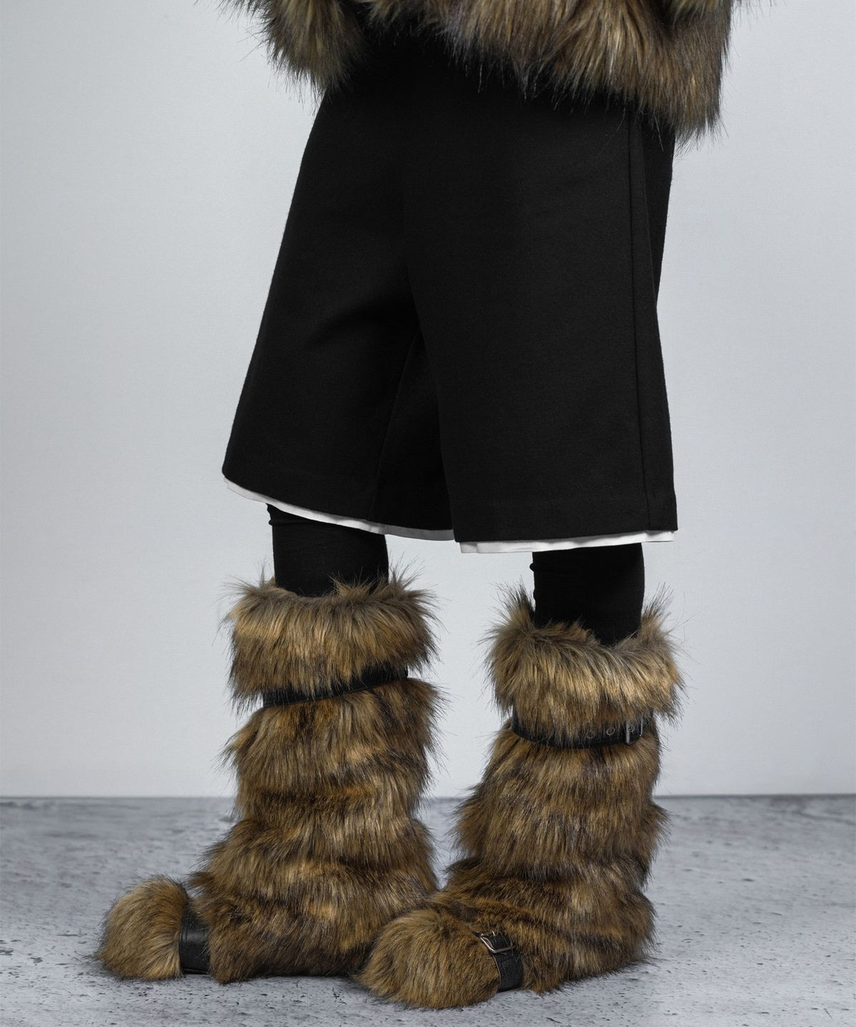 나체(NACHE) DETACHABLE BELT FAUX FUR BOOTS BROWN