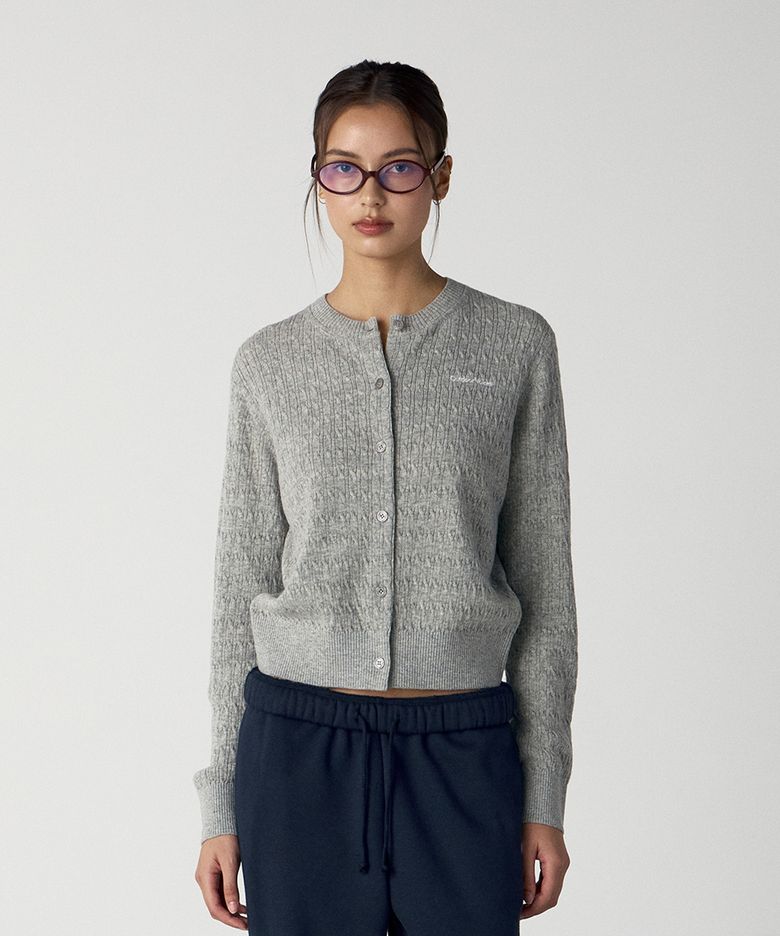 (W)CABLE KNIT ROUND NECK WOOL CARDIGAN (GRAY)