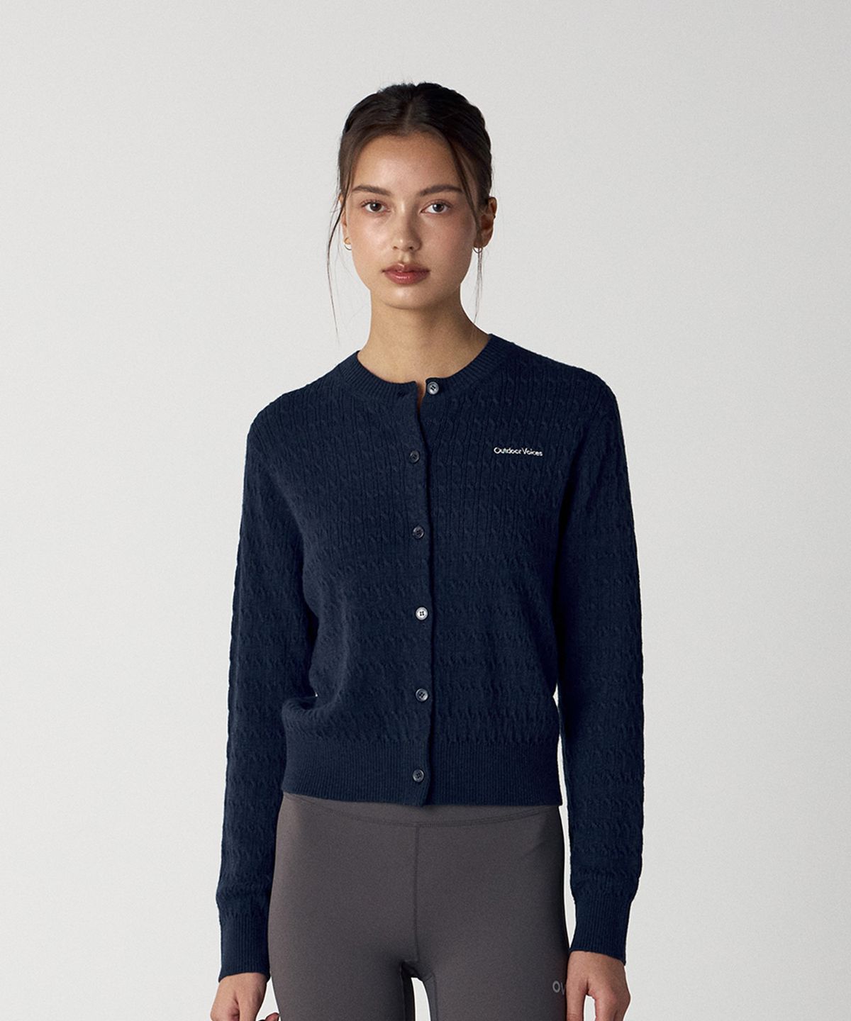 아웃도어 보이스(OUTDOOR VOICES) (W)CABLE KNIT ROUND NECK WOOL CARDIGAN (NAVY)