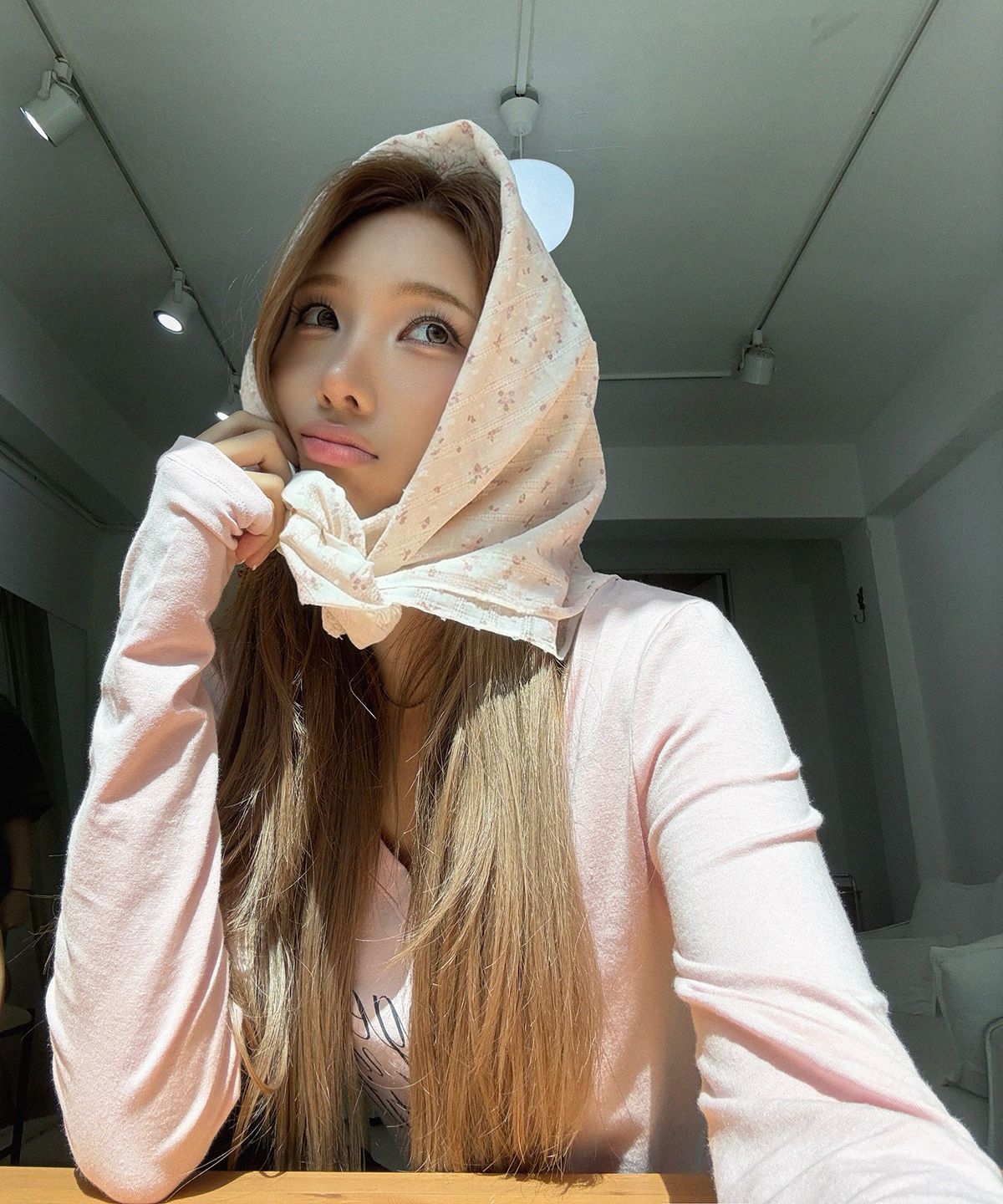 로제프란츠(ROSEFRANTZ) Vintage Rose Print Scarf [Ivory]