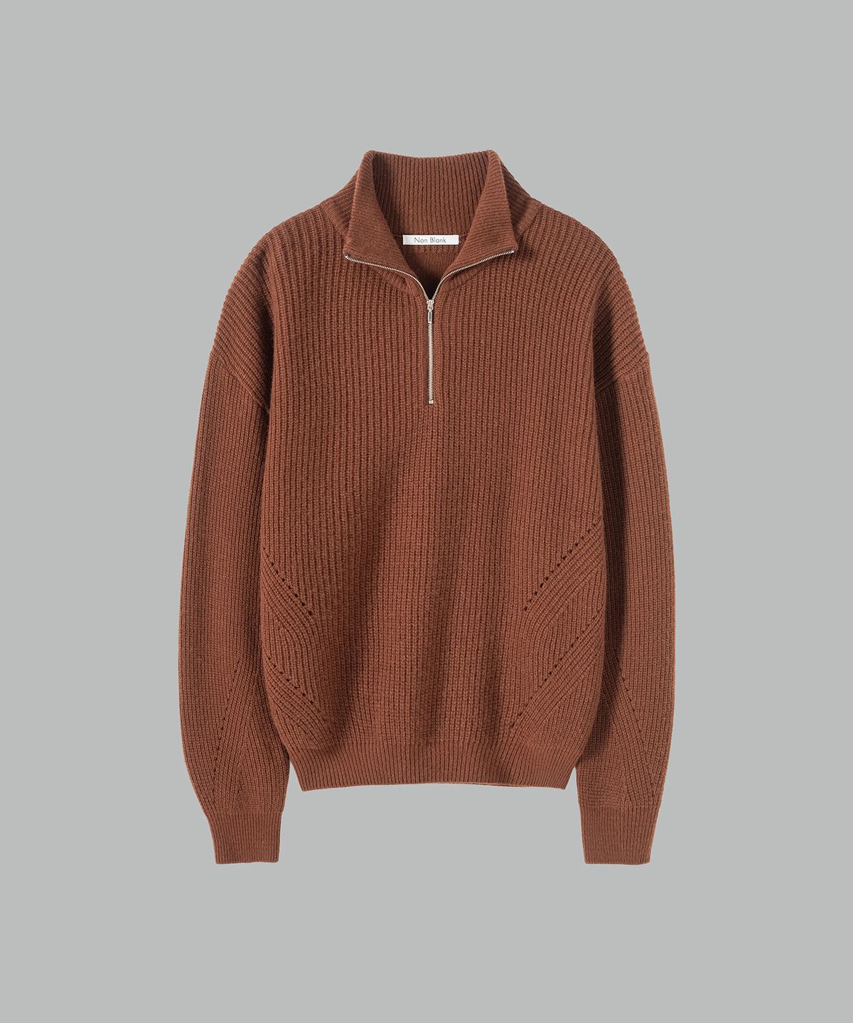 넌블랭크(NONBLANK) 캐시미어 블렌드 루즈 핏 하프 집업 칼라 니트_WALNUT