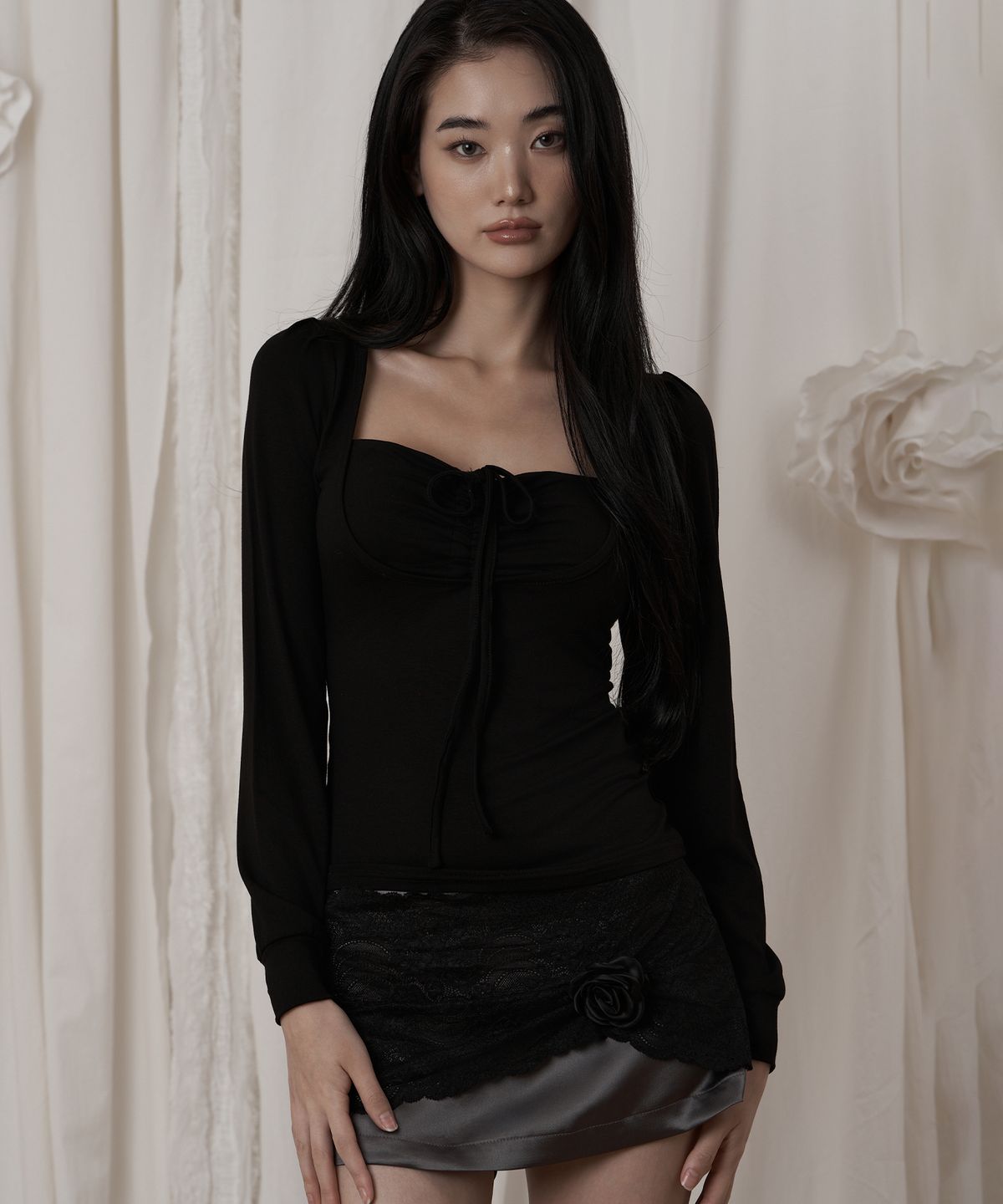 일리오(ILLIO) Black Giselle longsleeve