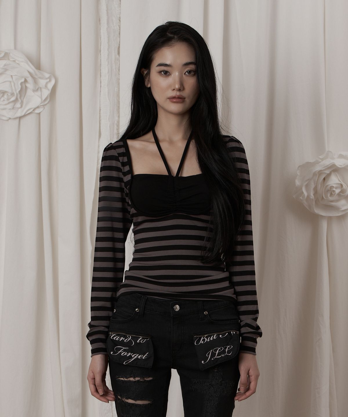 일리오(ILLIO) Dark gray stripe Giselle longsleeve
