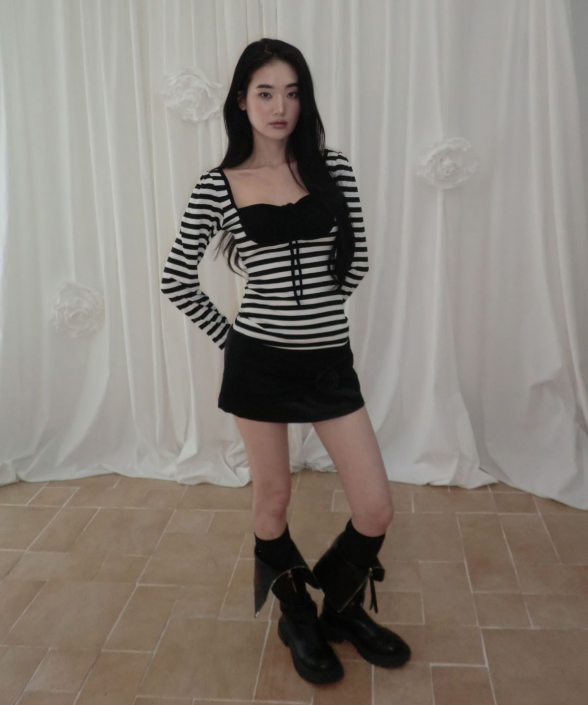 일리오(ILLIO) Black stripe Giselle longsleeve