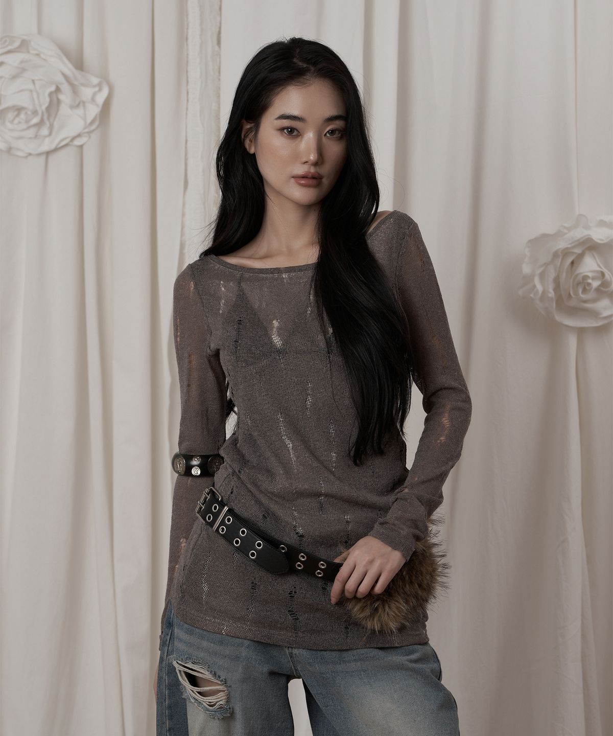 일리오(ILLIO) Khaki My skin damage knit