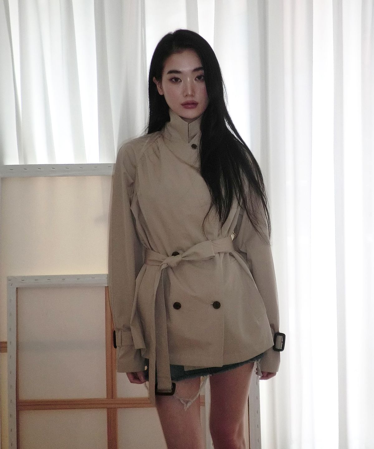 일리오(ILLIO) Beige Shirring half trench coat