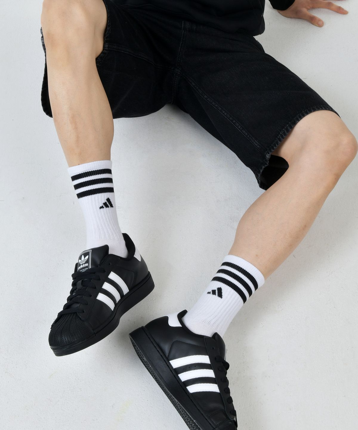 아디다스(ADIDAS) 스탠다드 삼선 블랙로고 쿠션 크루삭스 화이트 3팩