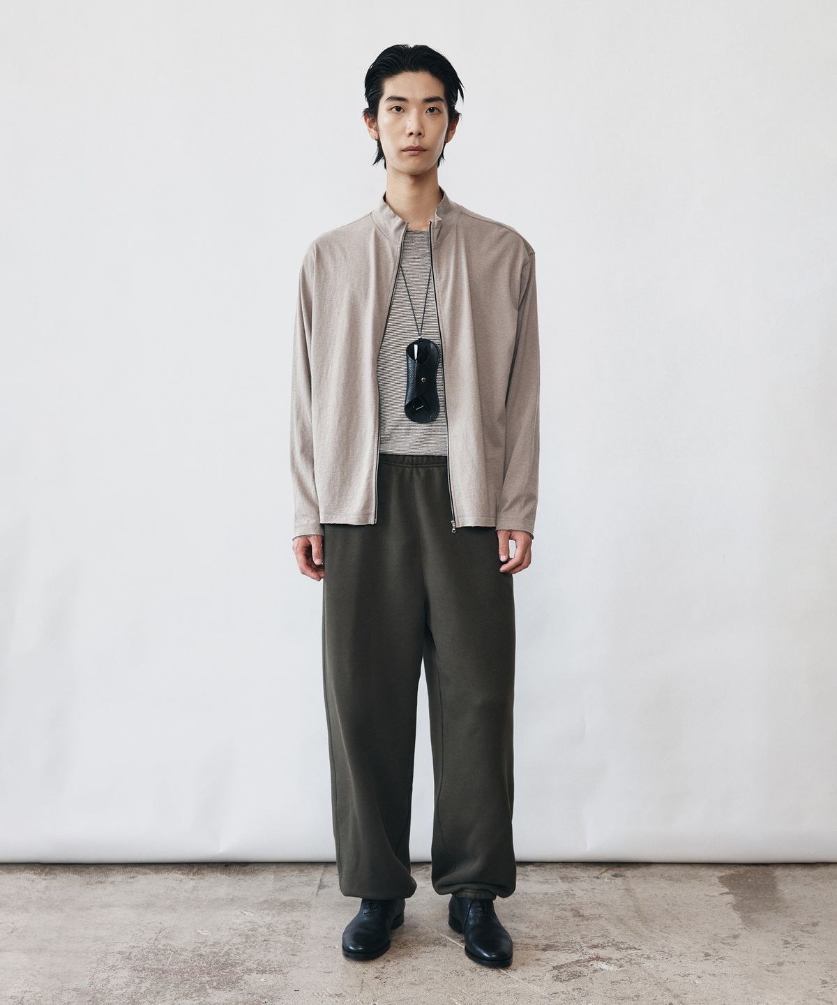 유스(YOUTH) Tapered Sweat Pants - Khaki