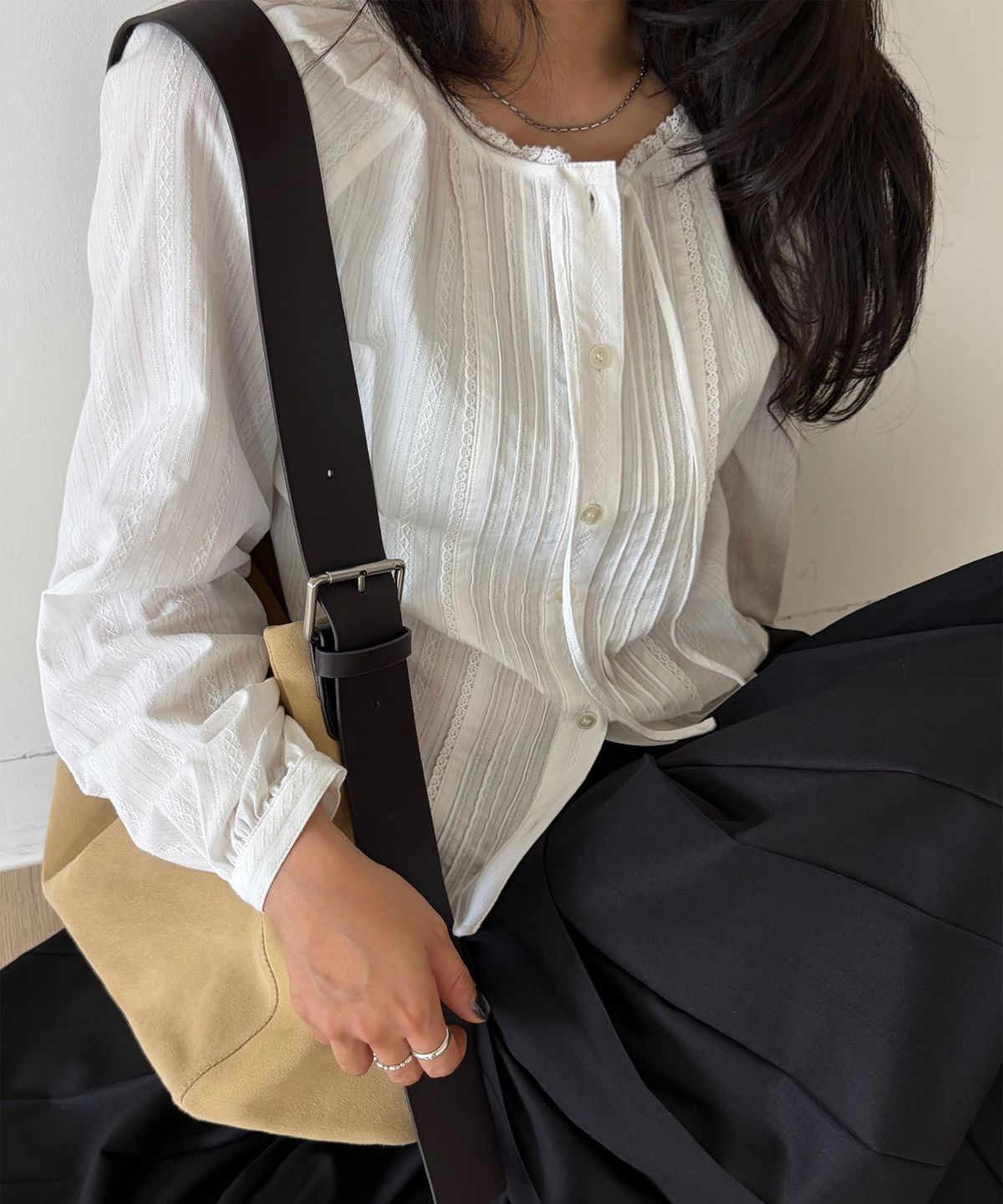 플랙 우먼(PLAC WOMEN) 핀턱 레이스 블라우스 화이트