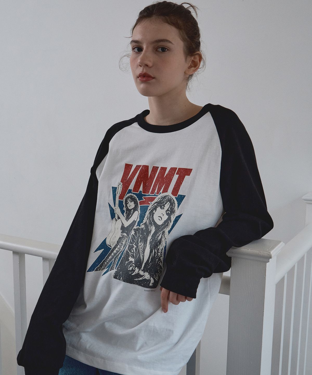 바니쉬먼트(VANISHMENT) 80s vnmt tour raglan long tee_black
