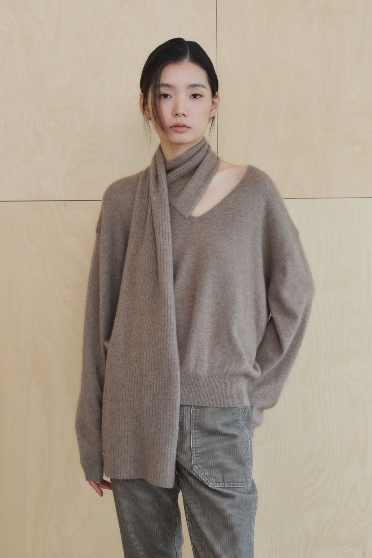 쿠메(KUMÉ) Raccoon Blend Muffler Knit Sweater, Mocha