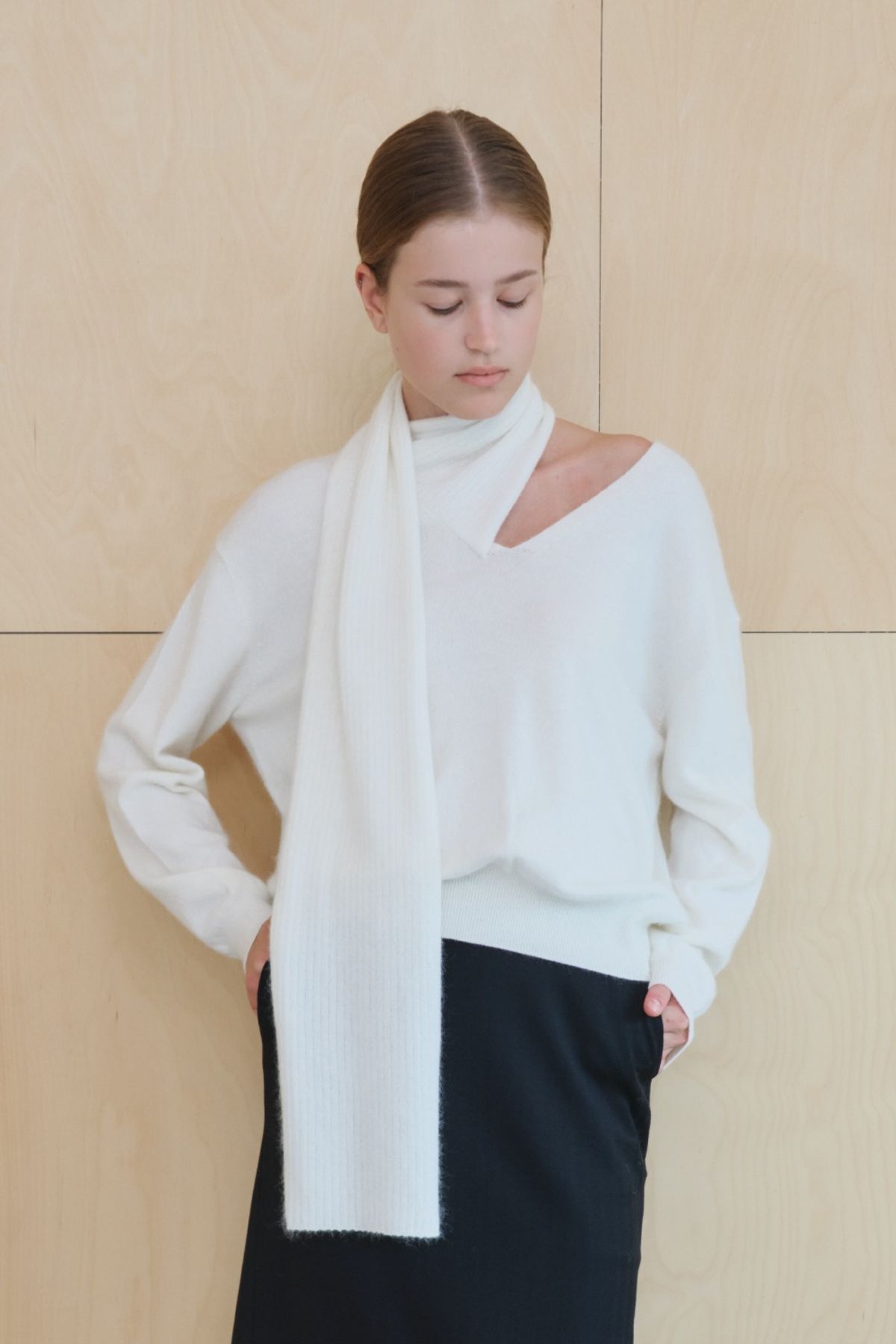 쿠메(KUMÉ) Raccoon Blend Muffler Knit Sweater, Ivory