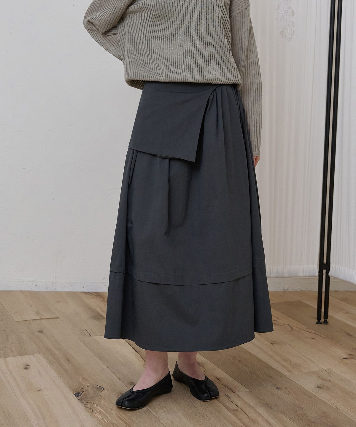 에이킷(AKEIT) Layered Long Skirt_Charcoal Grey