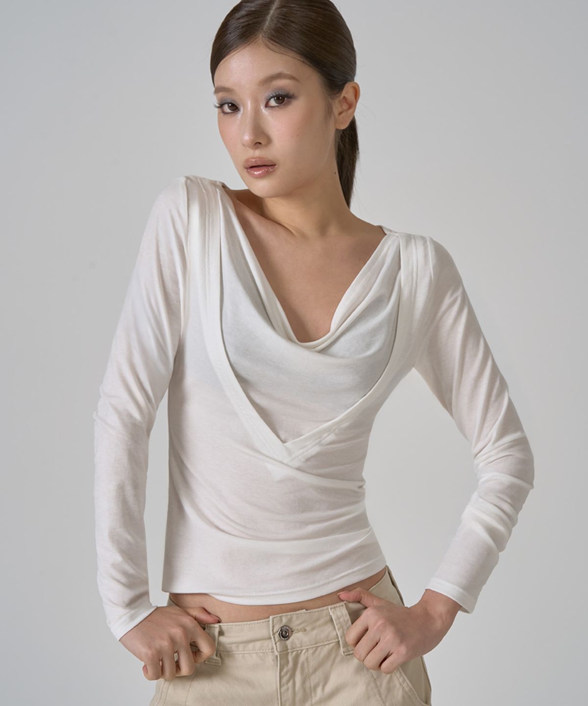 지제뮤지엄(ZIZEMUSEUM) COWL LAYERED V-NECK LONG SLEEVE (WHITE)