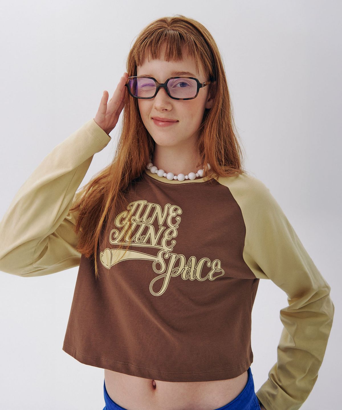 준준스페이스(JUNEJUNE SPACE) June logo Raglan Tee_Mustard