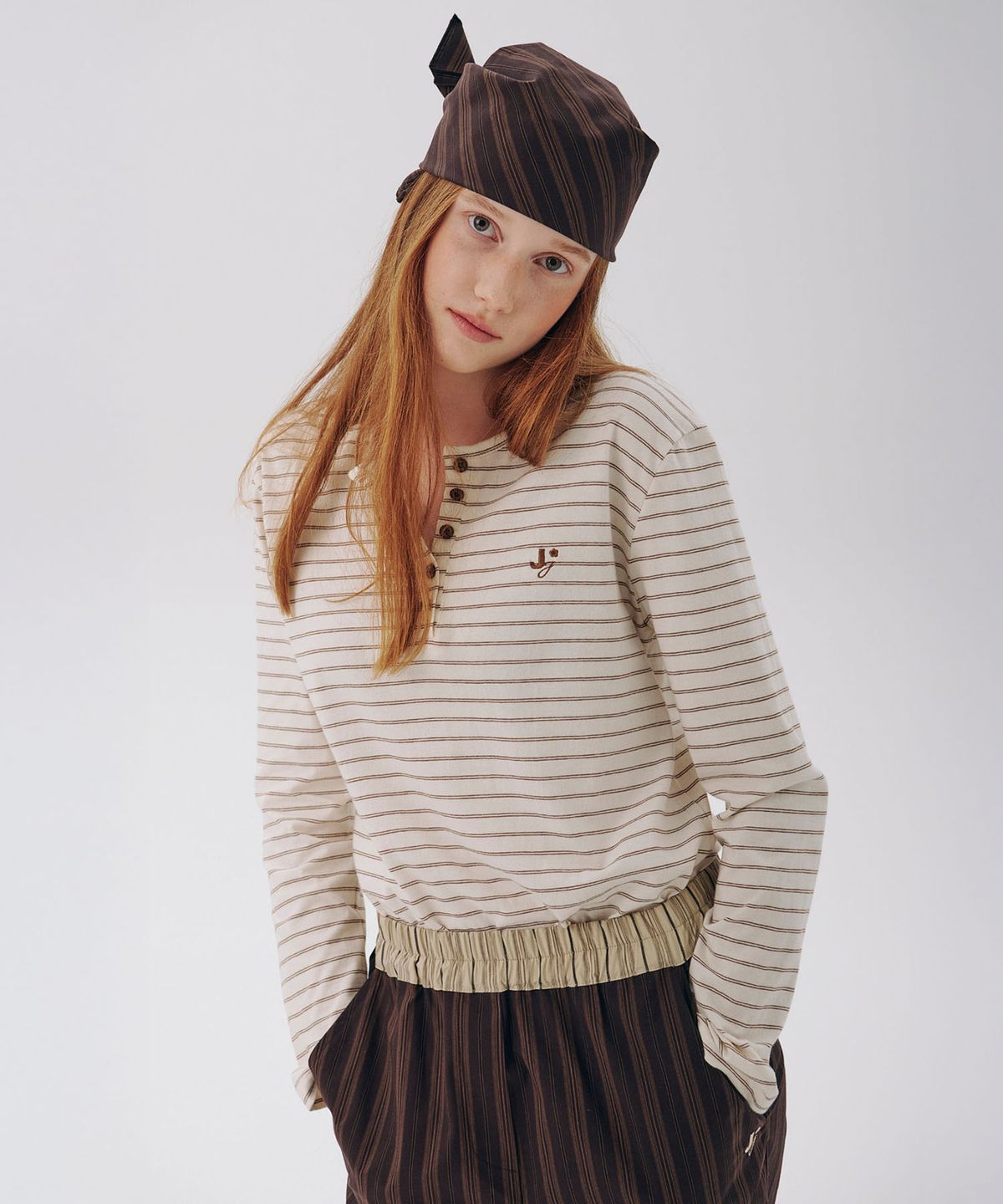 준준스페이스(JUNEJUNE SPACE) Stripe Henley Neck Tee_Ivory