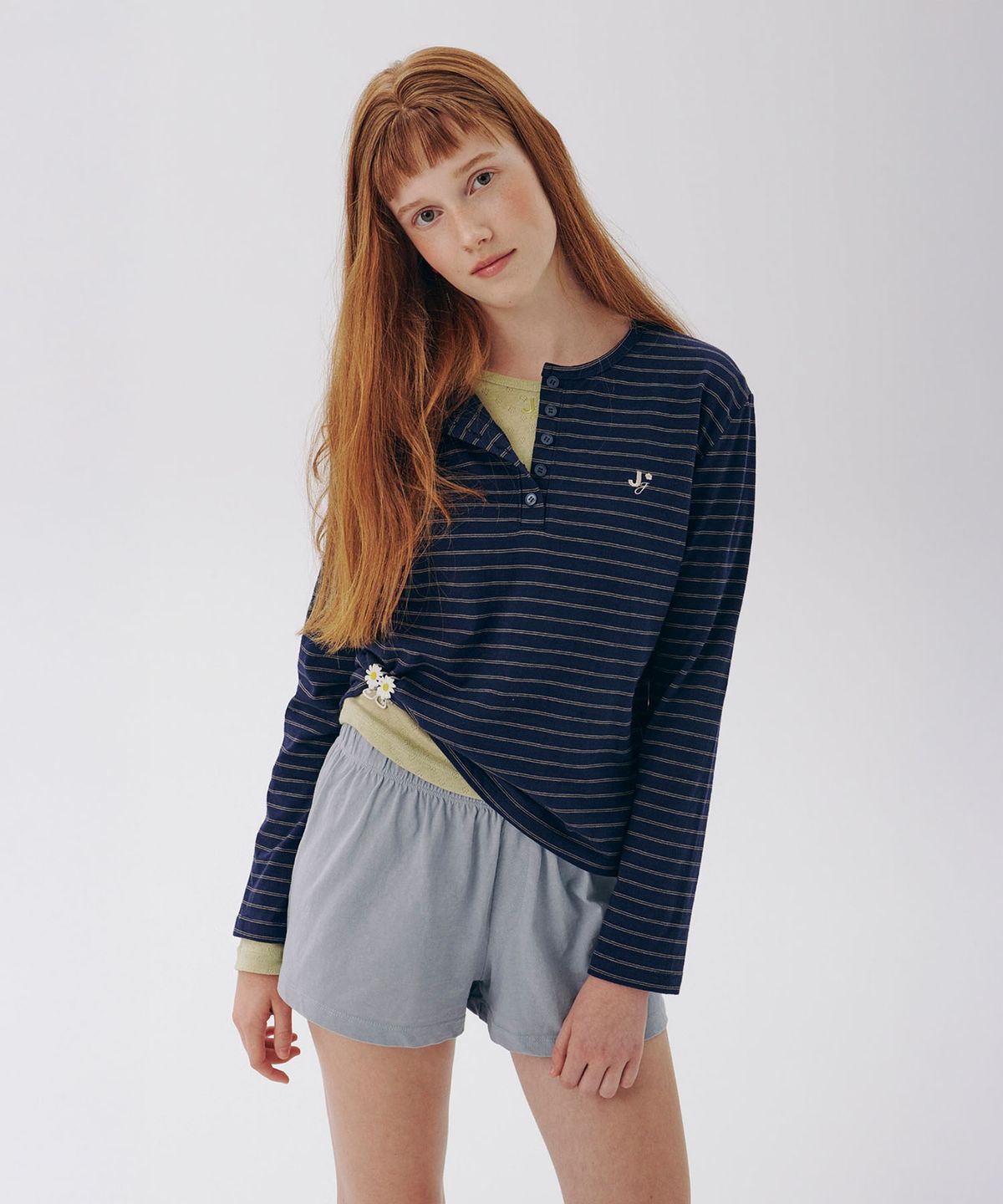 준준스페이스(JUNEJUNE SPACE) Stripe Henley Neck Tee_Navy